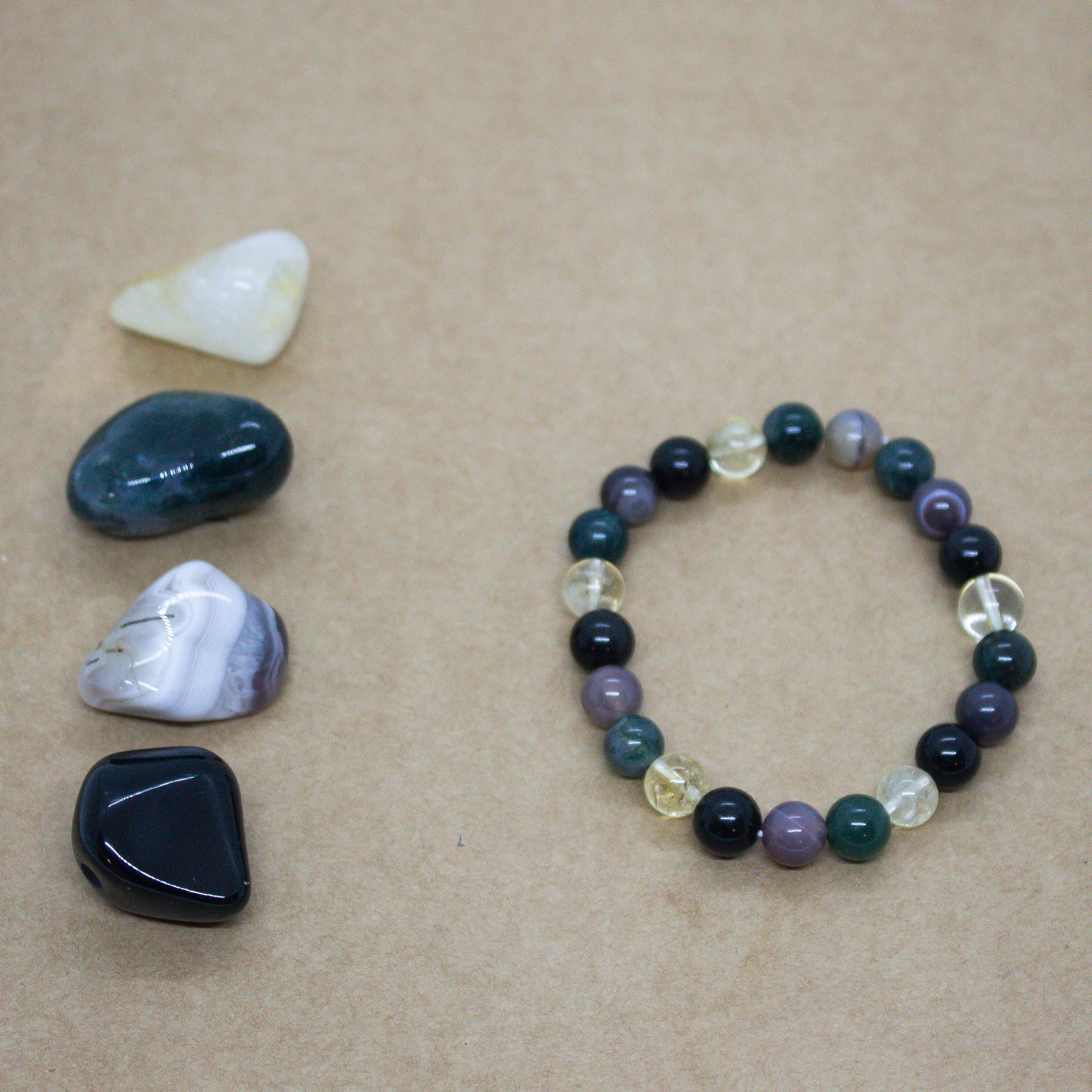 photo-teora-merignac-bracelet-creation-astro-zodiaque-scorpion-2-citrine-agate-mousse-botswana-obsidienne-energies-lithotherapie
