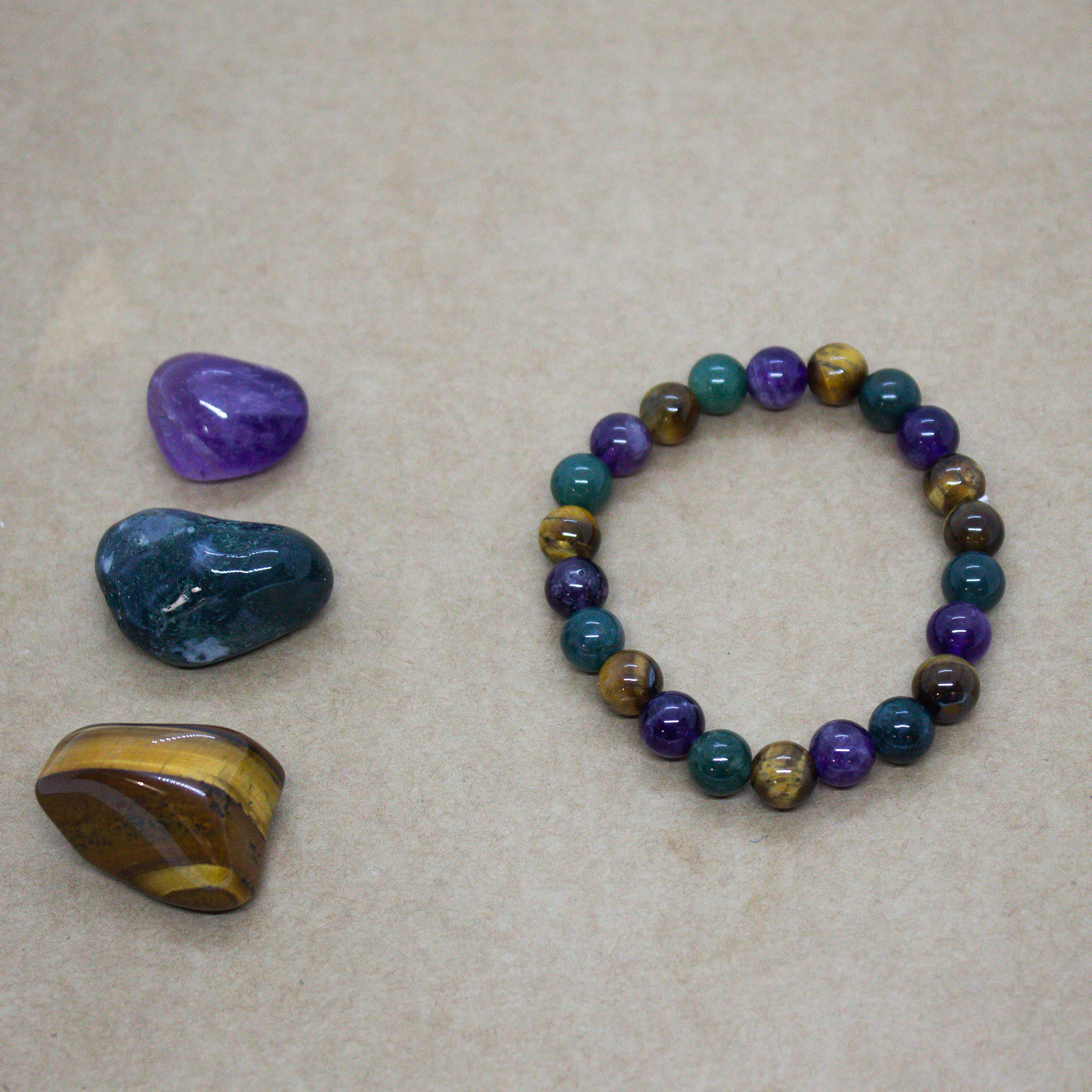 photo-teora-merignac-bracelet-creation-astro-zodiaque-lion-2-amethyste-agate-mousse-oeil-de-tigre-jaune-energies-lithotherapie