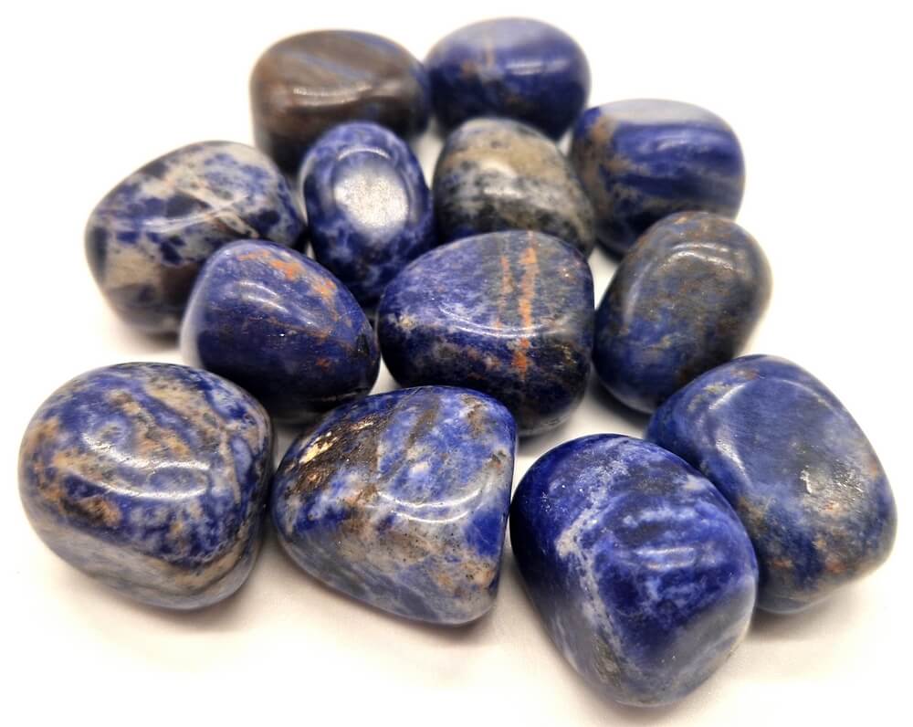 sodalite-pierre-roulée-origine-italie-qualité-A-AA-energies-chakras-lithotherapie-teora-apaisement-angoisses-stress-peurs-memoires