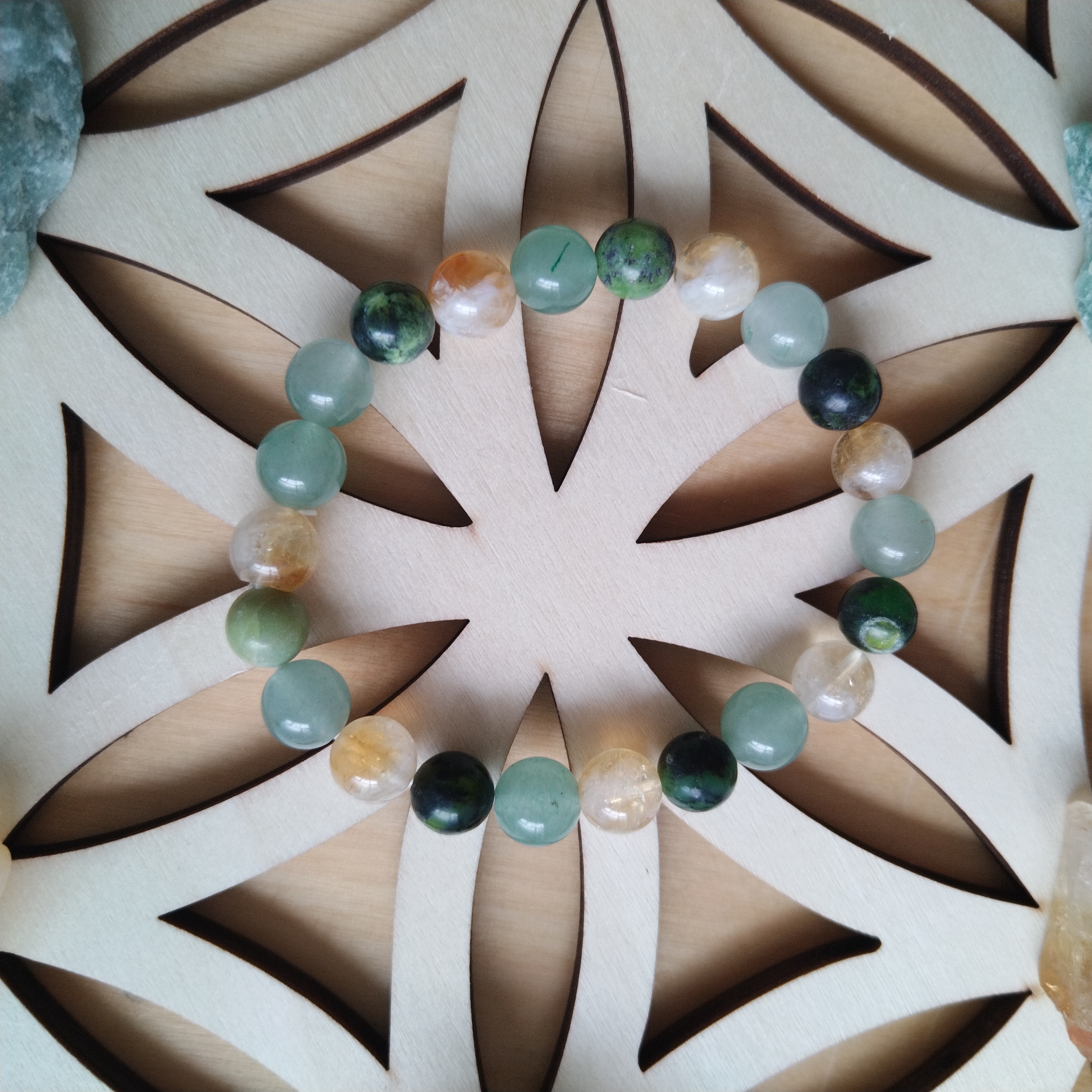 bracelet-chance-prosperite-abondance-creation-personnalisée-teora-lithotherapie-energies-8mm-perles-jade-citrine-aventurine-verte-4
