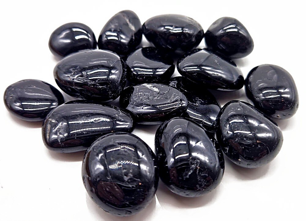 tourmaline-noire-qualite-A-brésil- chakra-racine-protection-emotionnel-choc-traumatismes-électromagnetique-conscience-mauvaises-pensées-courage-vitalite-énergie-sommeil-apaisement-m.
