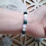 bracelet-pleine-lune-creation-teora-personnalisée-energies-de-la-lune-8mm-perles-sélénite-labradorite-blanche-pierre-de-lune-peristerite-agate-mousse-4