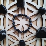 bracelet-nouvelle-lune-creation-teora-lithotherapie-energies-personnalisées-8mm-perles-obsidienne-iolite-oeil-de-faucon-intuition-harmonie-2