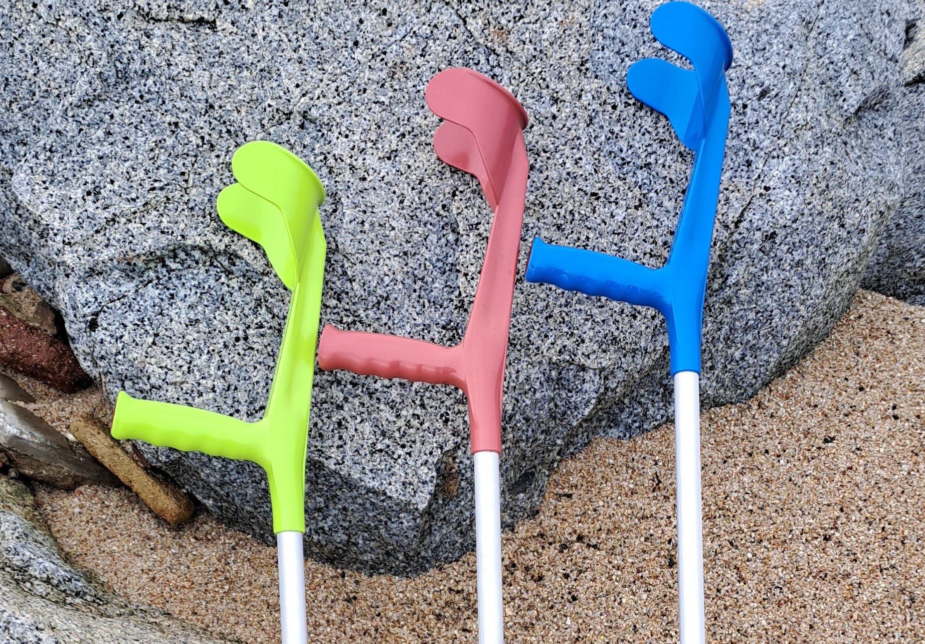 3 poignets bequilles plage