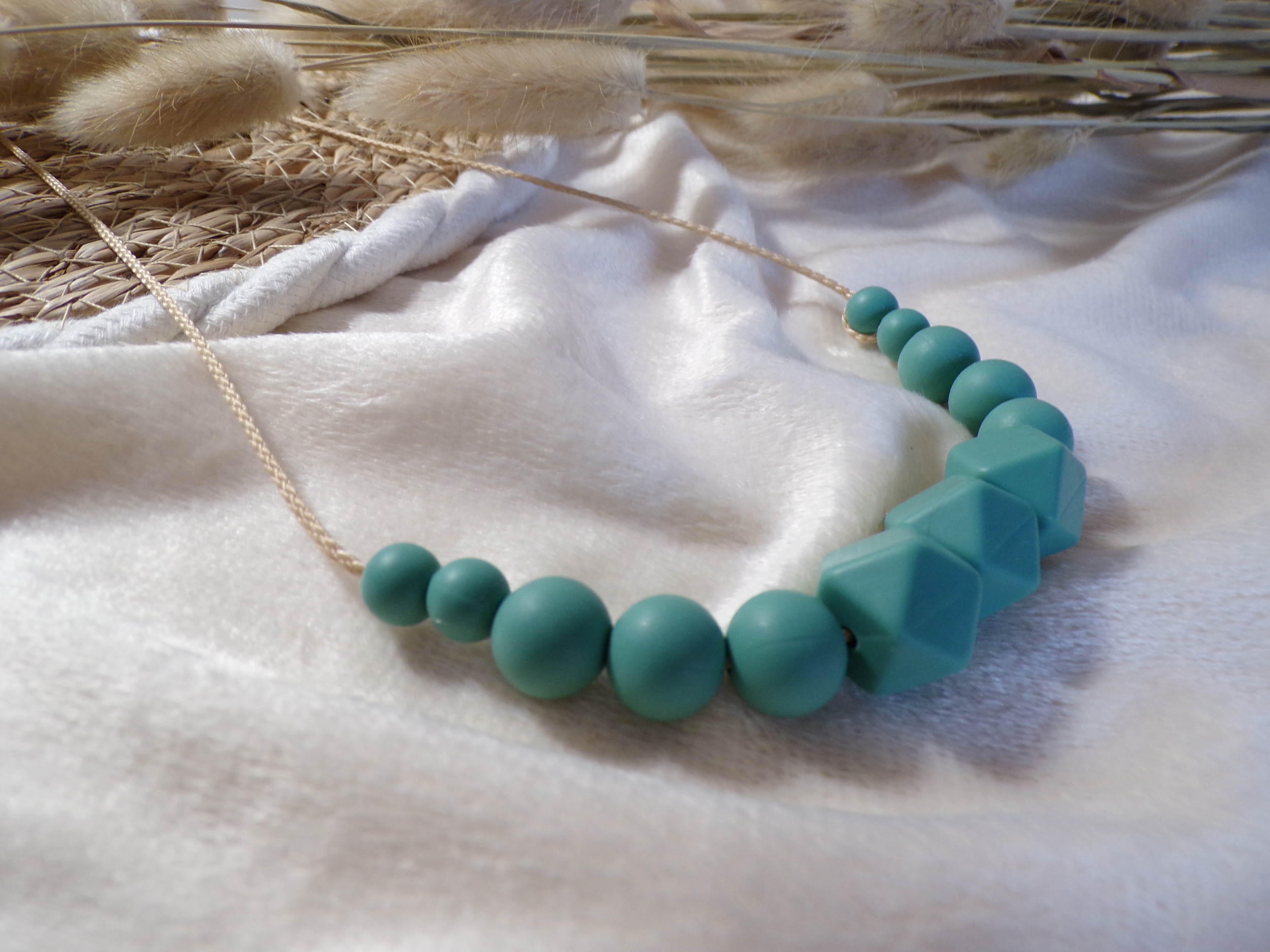 Collier femme silicone - collier allaitement silicone - Galet vert lagune
