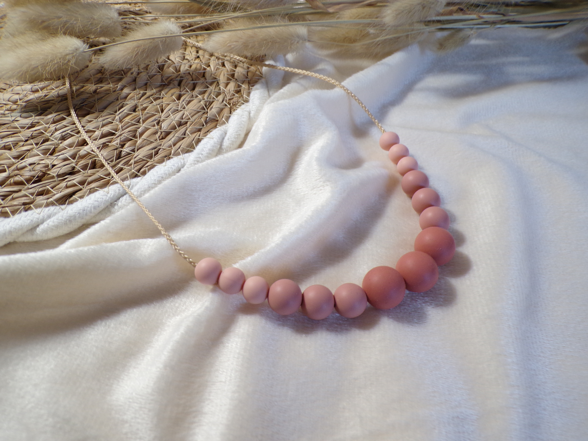 Collier femme silicone - Collier allaitement silicone - Collection Ondine Vague rose
