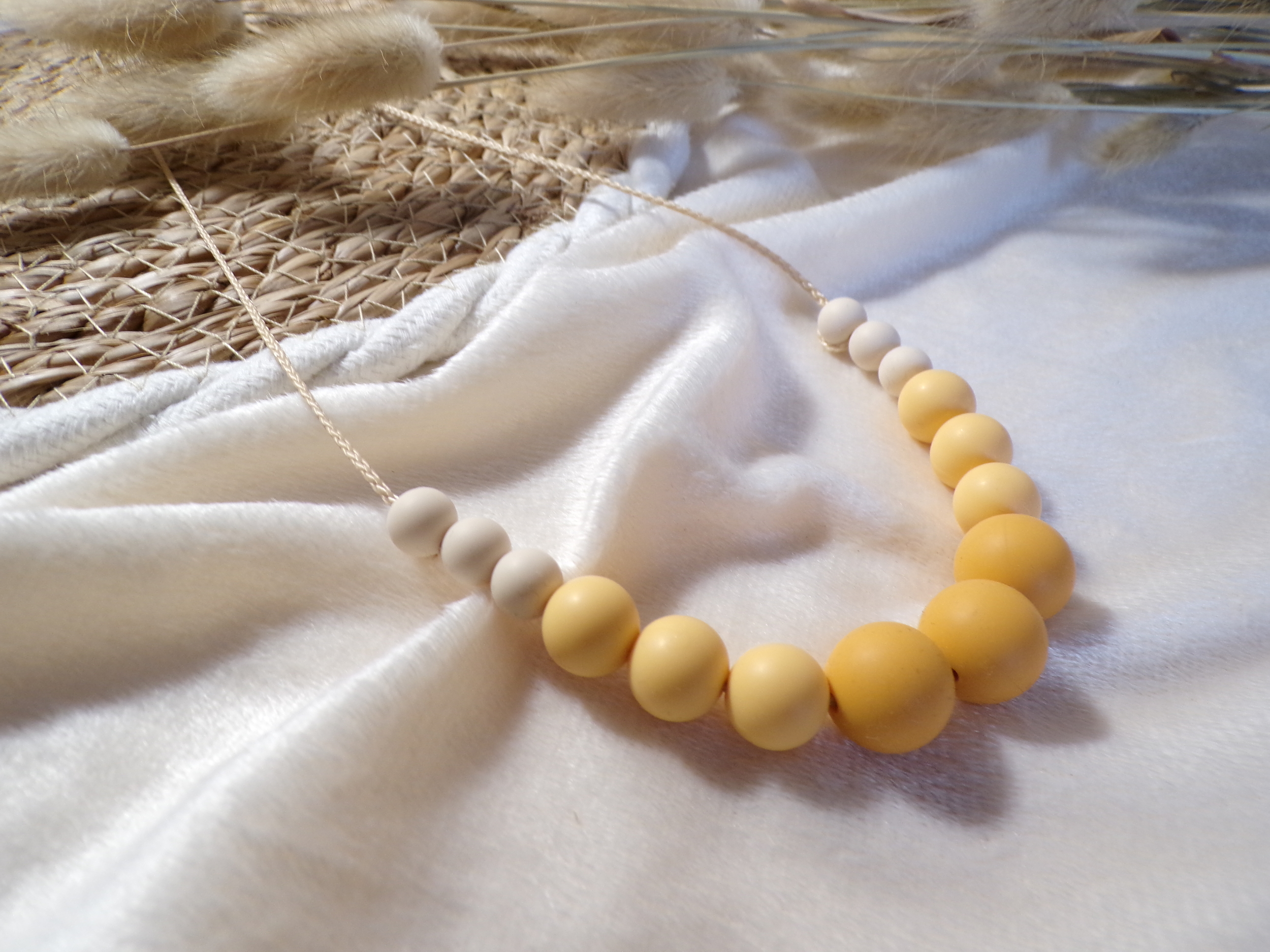 Collier femme silicone léger et durable - Collier allaitement silicone - Vague jaune