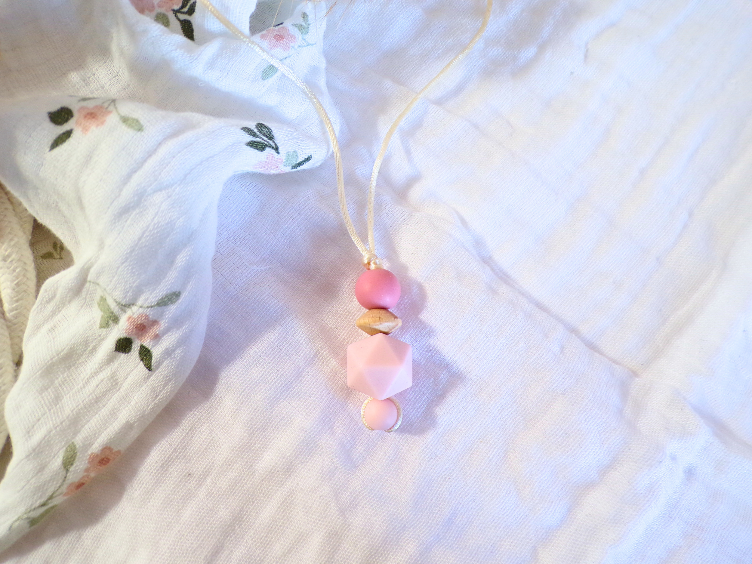 Collier femme silicone perle rosée majolieperle
