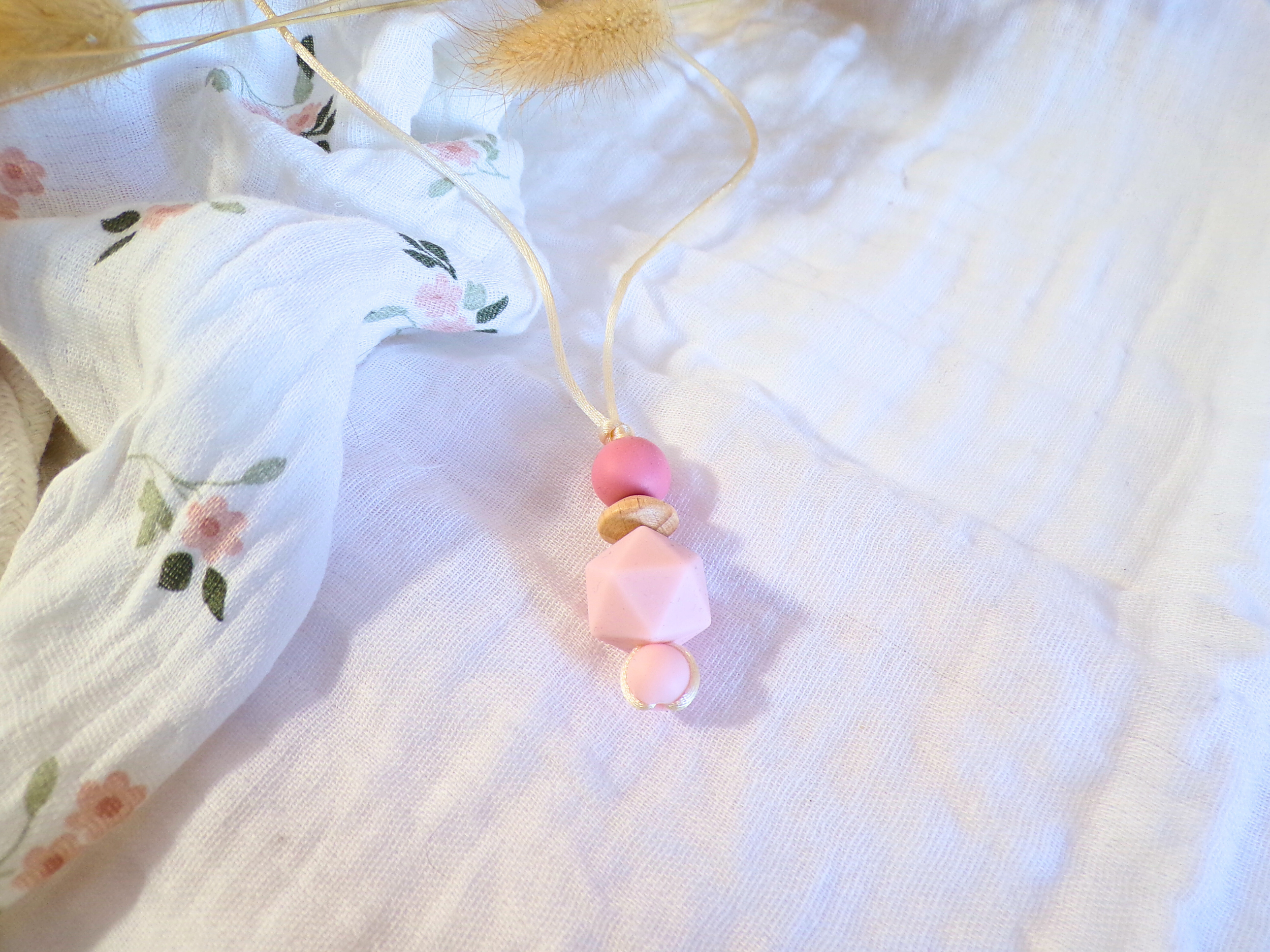 Collier femme silicone élégant et léger Perle rosée majolieperle