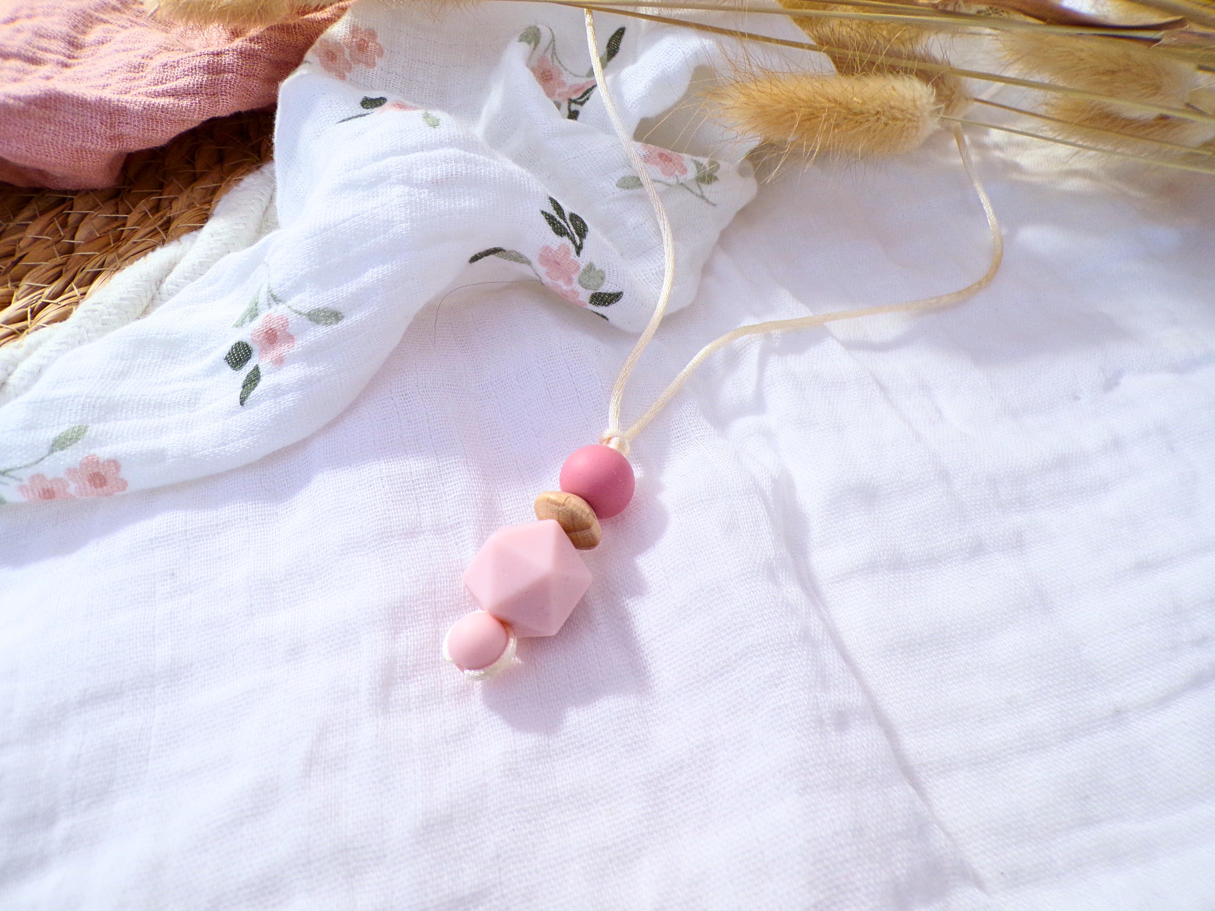 Collier femme silicone perle rosée léger et élégant majolieperle