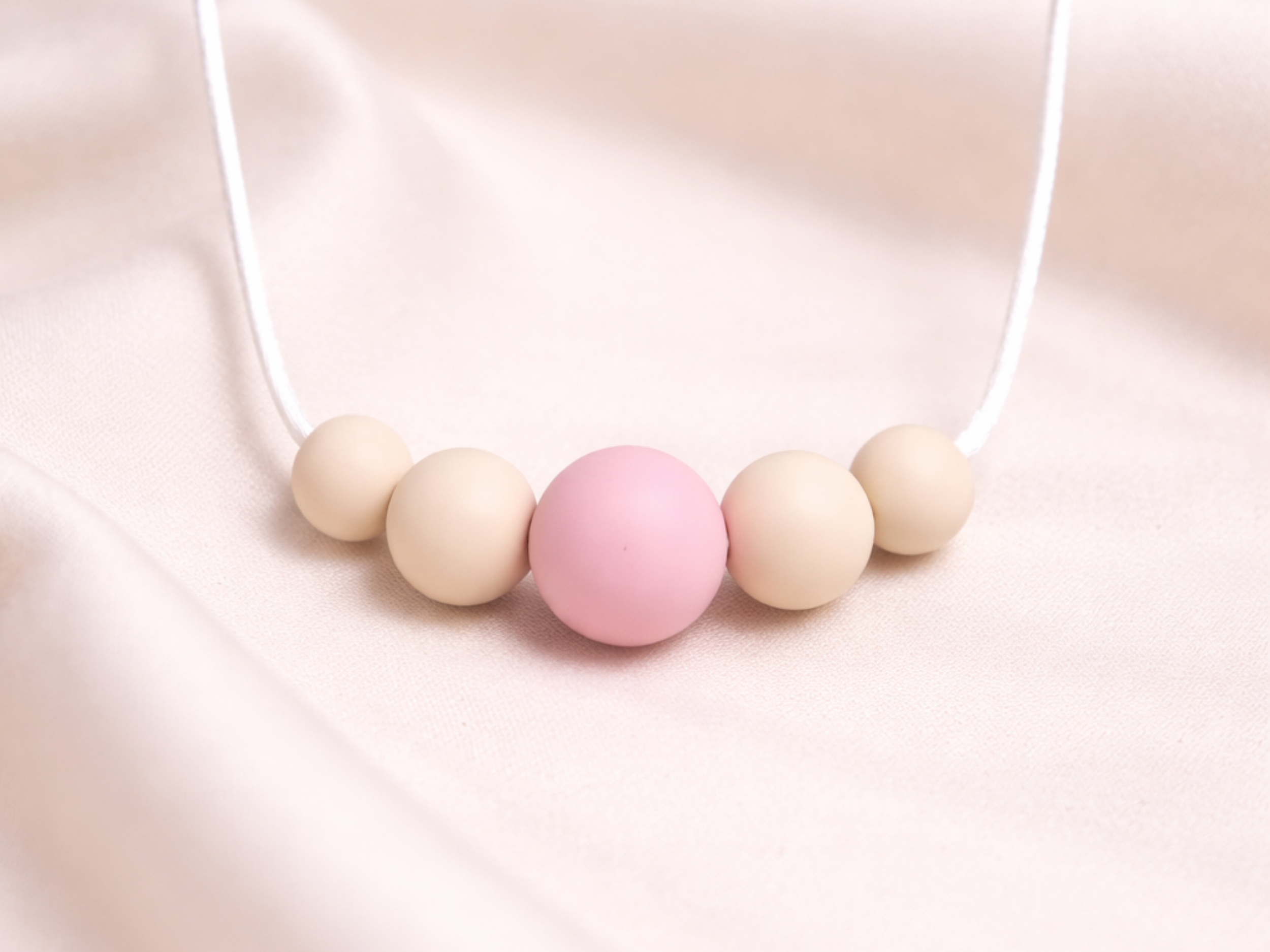 Collier silicone femme perle démotion Amour Rose