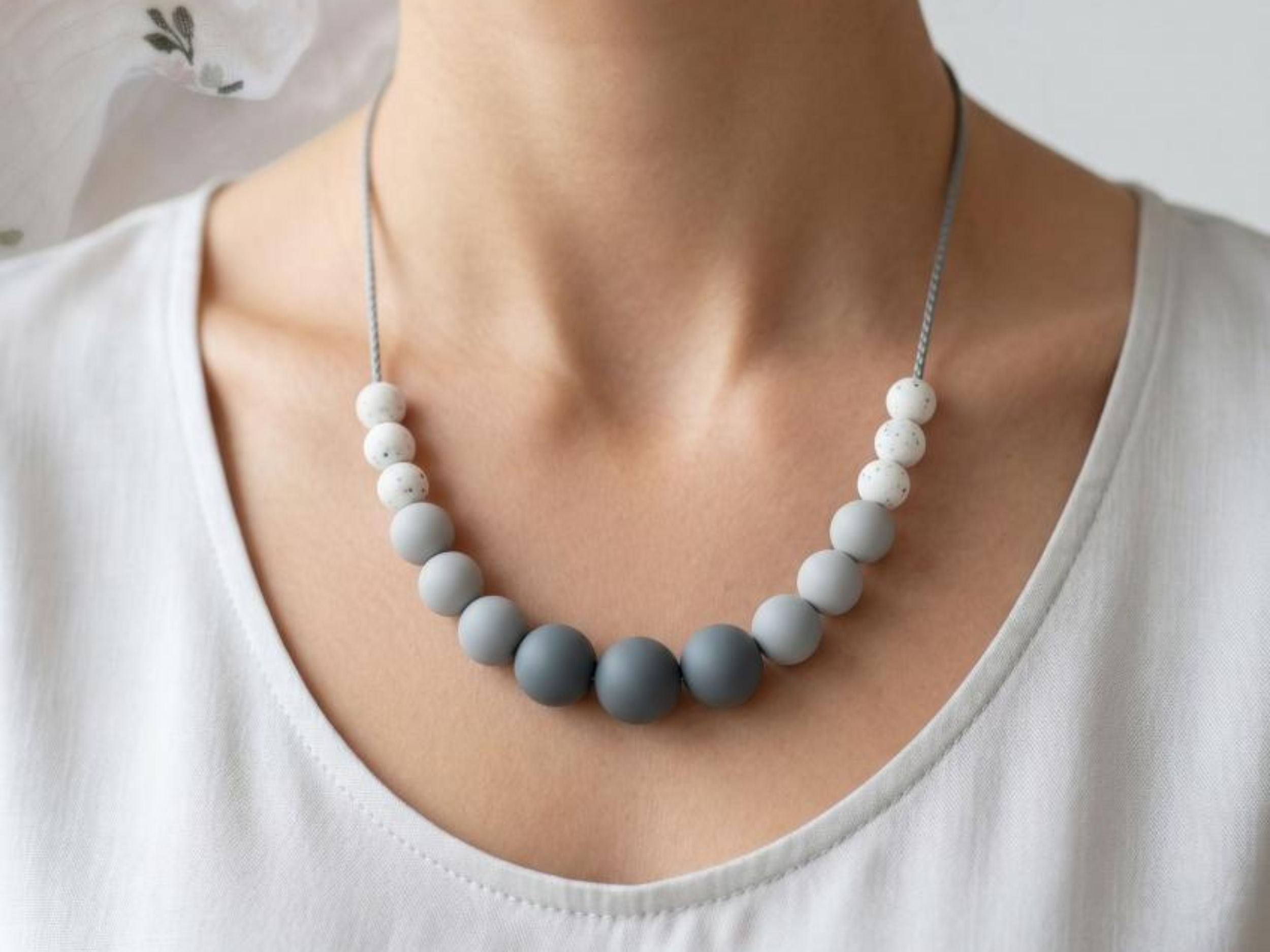 Collier femme silicone léger collier dallaitement gris | Majolieperle