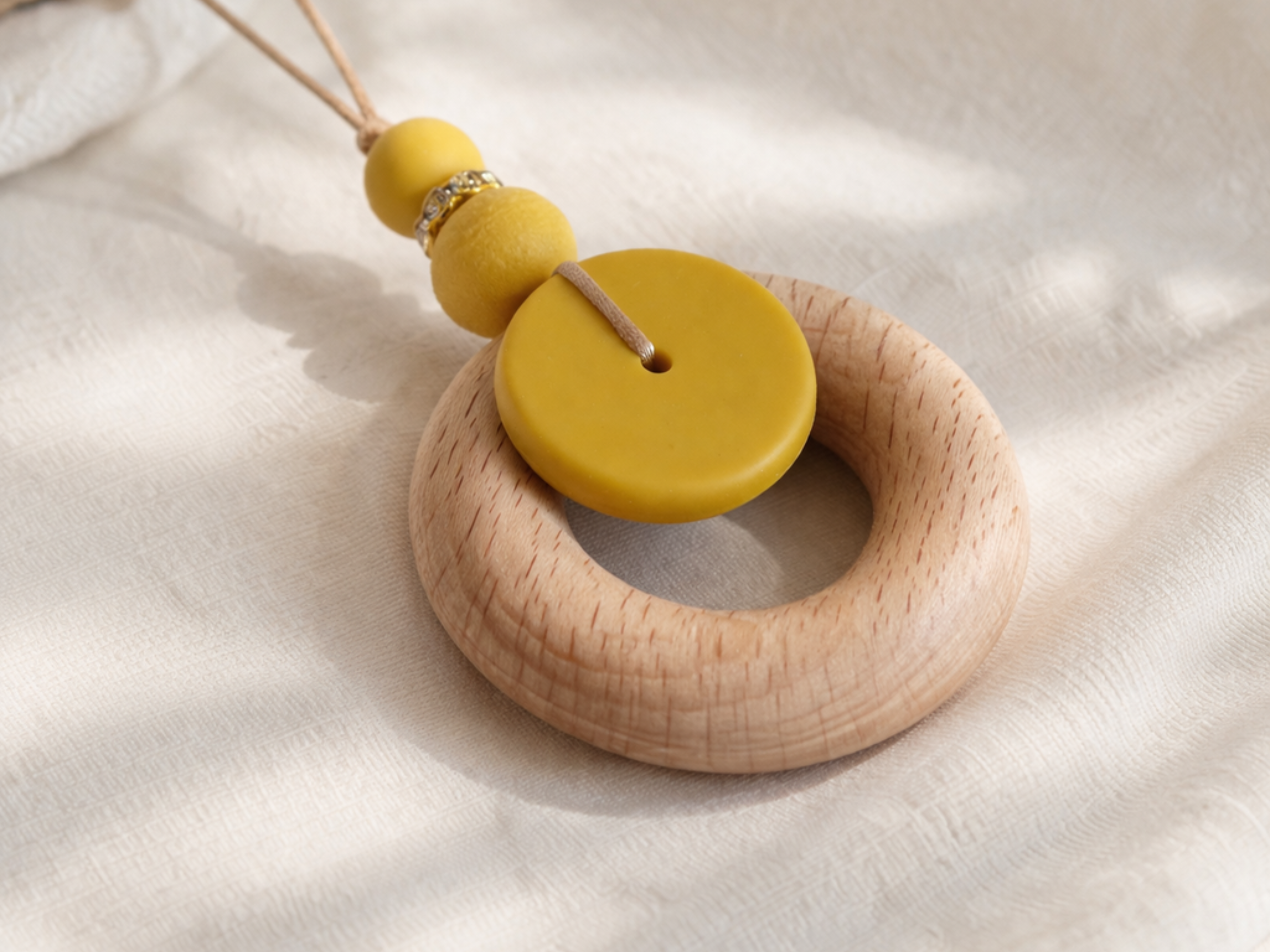 Collier femme silicone et bois élégant Solène  moutarde | Majolieperle