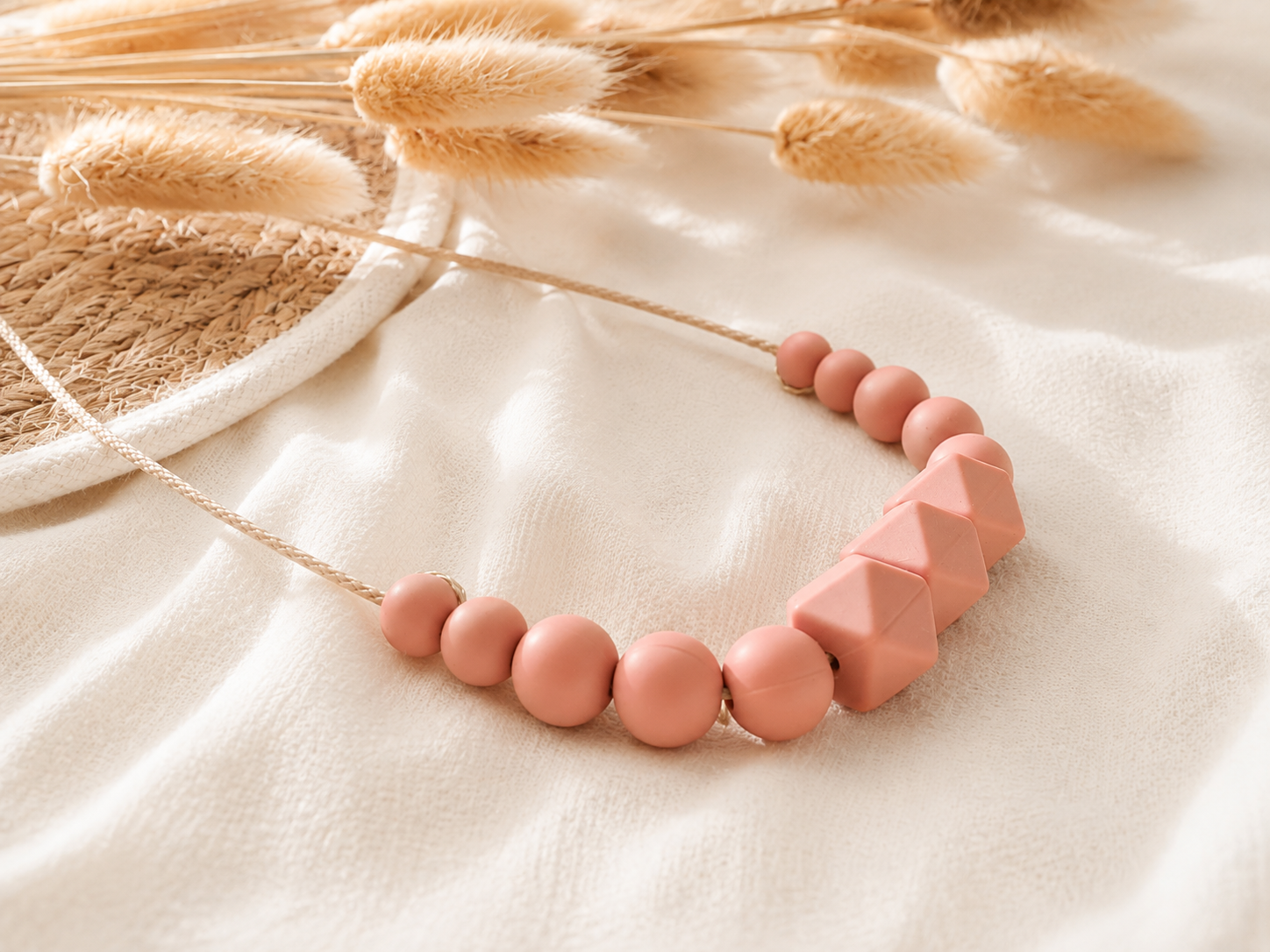 Collier femme silicone waterproof léger Galet rose sable