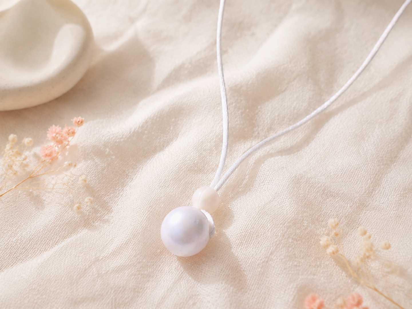 Collier silicone femme chic et léger Clara blanc nacré