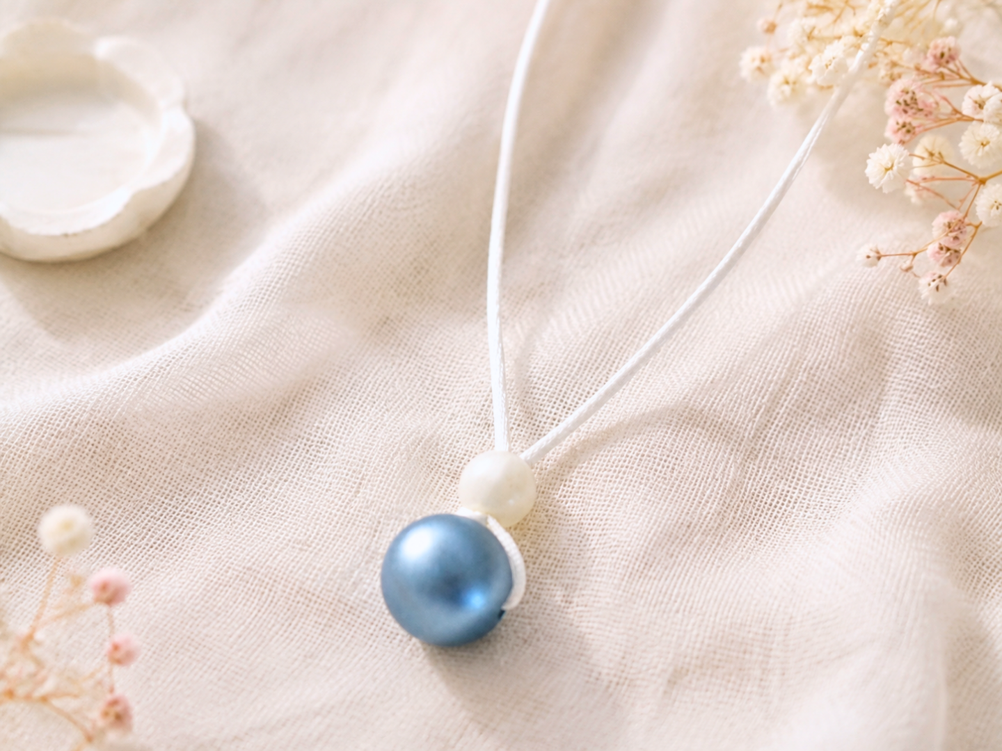 Collier silicone femme chic et léger Clara bleu nacré