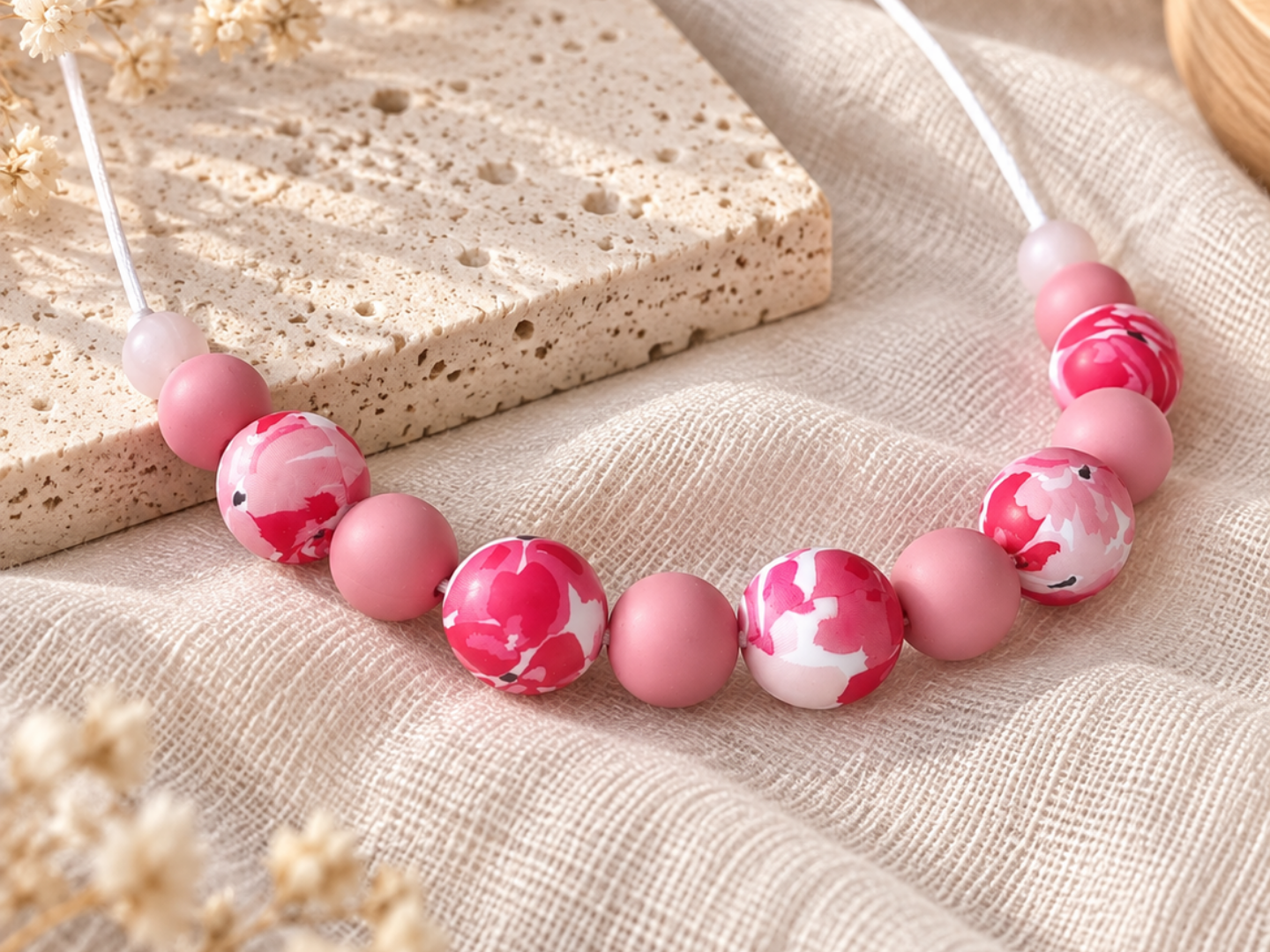 Collier dallaitement et portage - Collier femme léger chic - Maia hibiscus