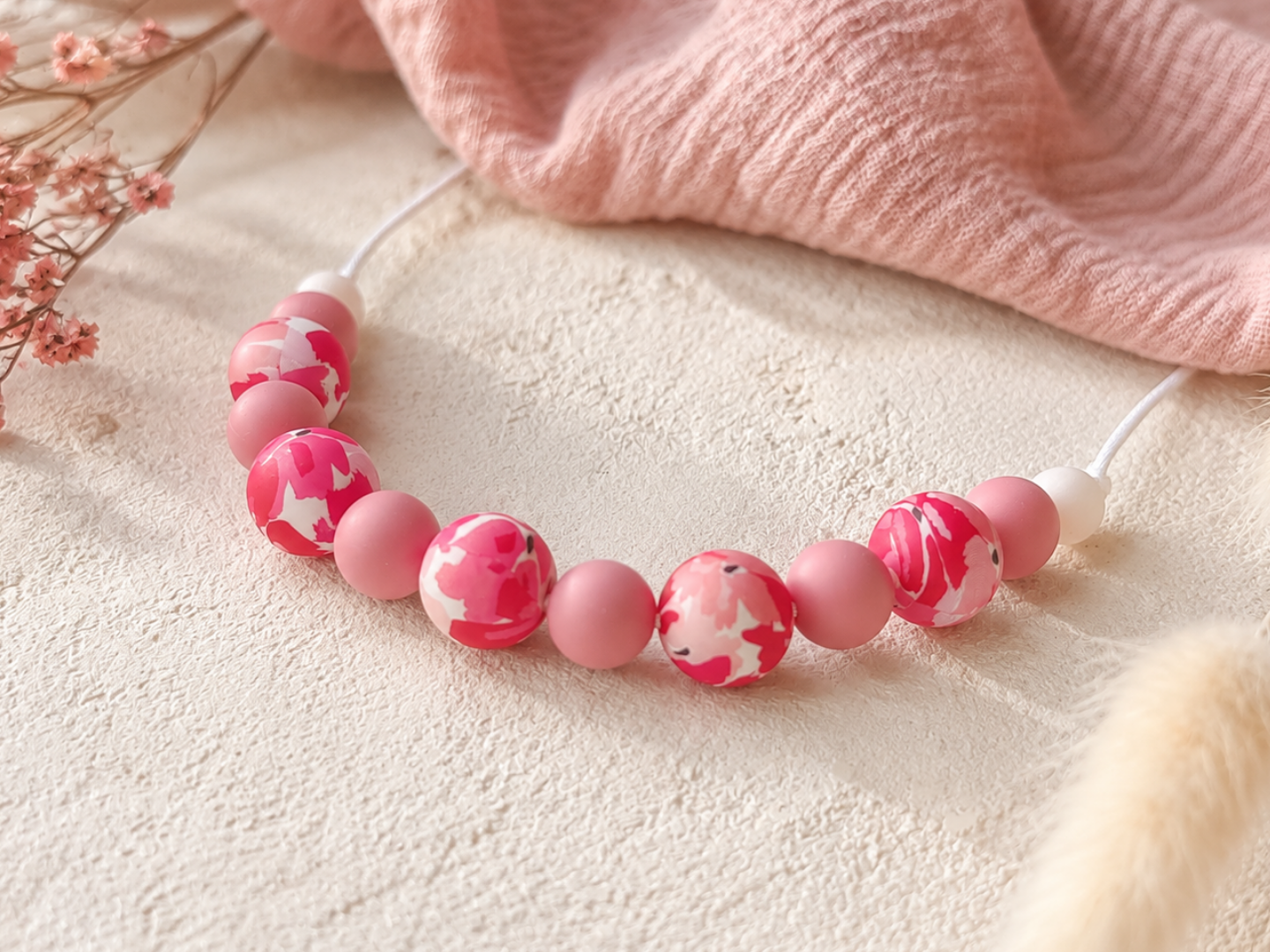 Collier femme silicone fleuri rose - Allaitement portage- Maia hibiscus