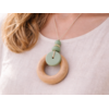 Collier femme silicone et bois élégant Solène vert porté | Majolieperle