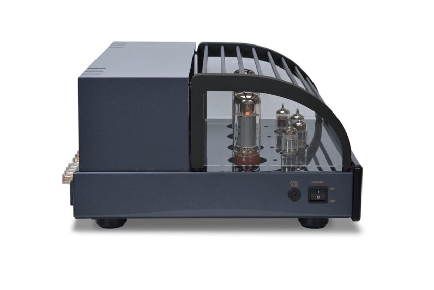075b-PrimaLuna-Evo-200-Tube-Poweramplifier-black-quarter-turned-white-backgr