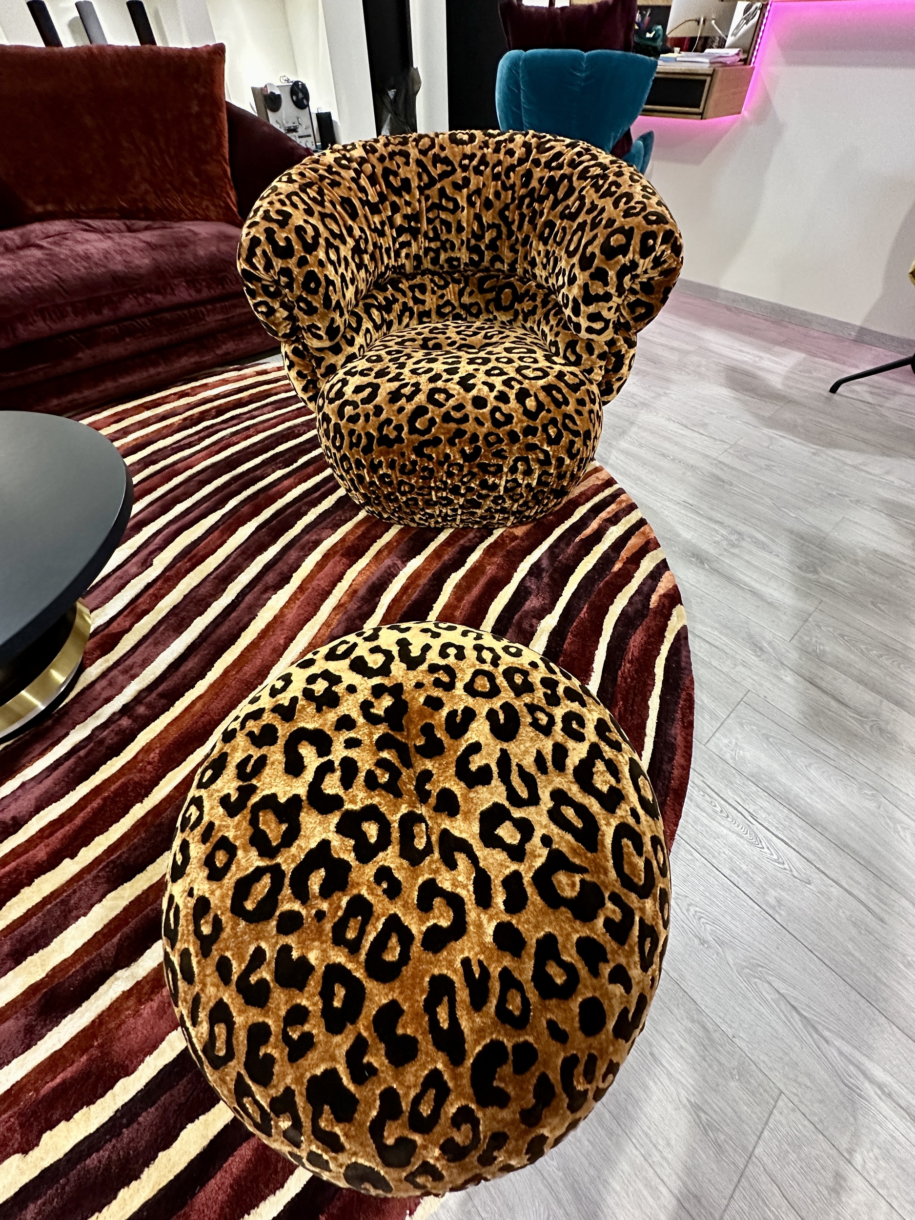 BRETZ FAUTEUIL ET POUF BALAAO A104 & C104R