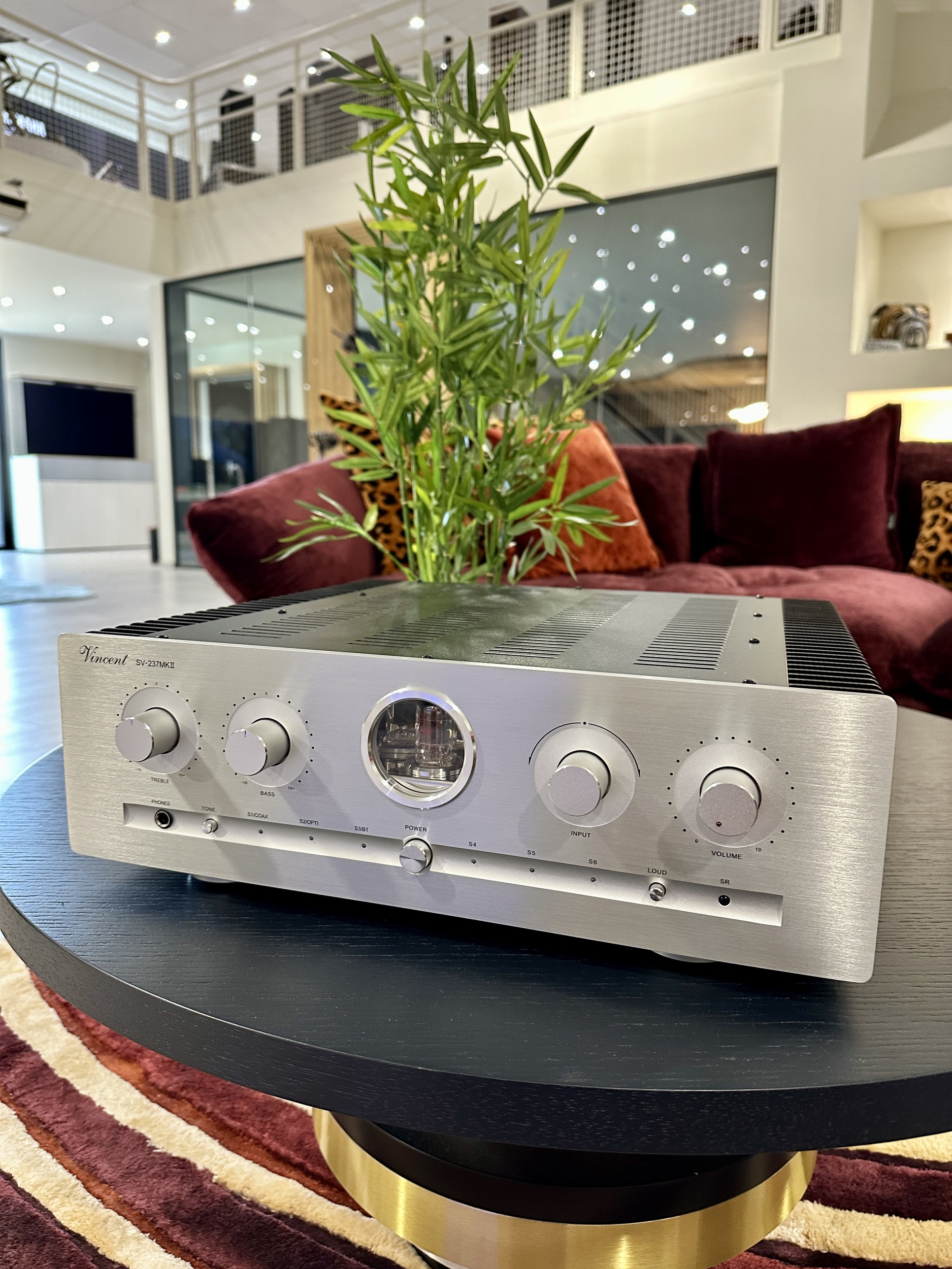 VINCENT SV 237 MK2 SILVER. En écoute dans notre showroom