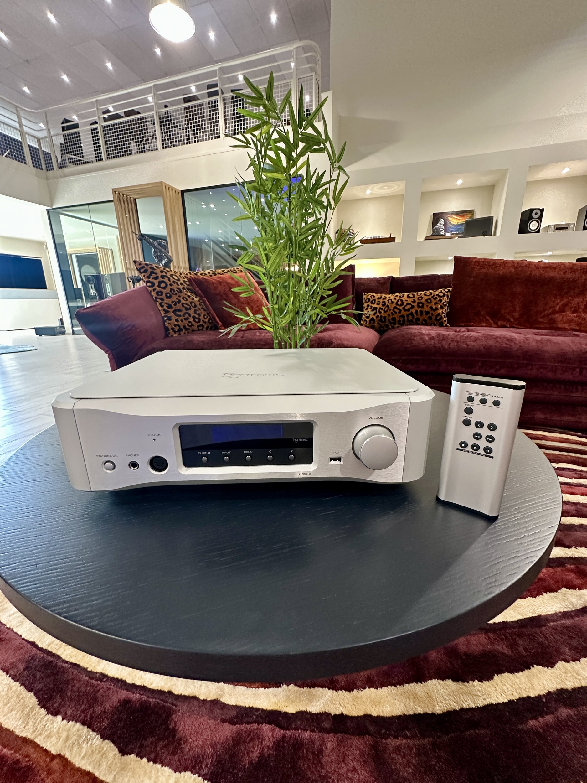 Esoteric N-05XD  silver, en écoute dans notre showroom.