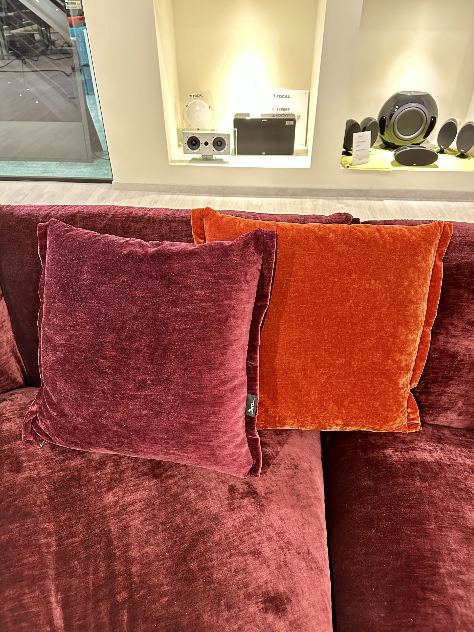 COUSSIN BRETZ (D102V VELOURS RUBY ET VELOURS DE GENE WILDCAT )