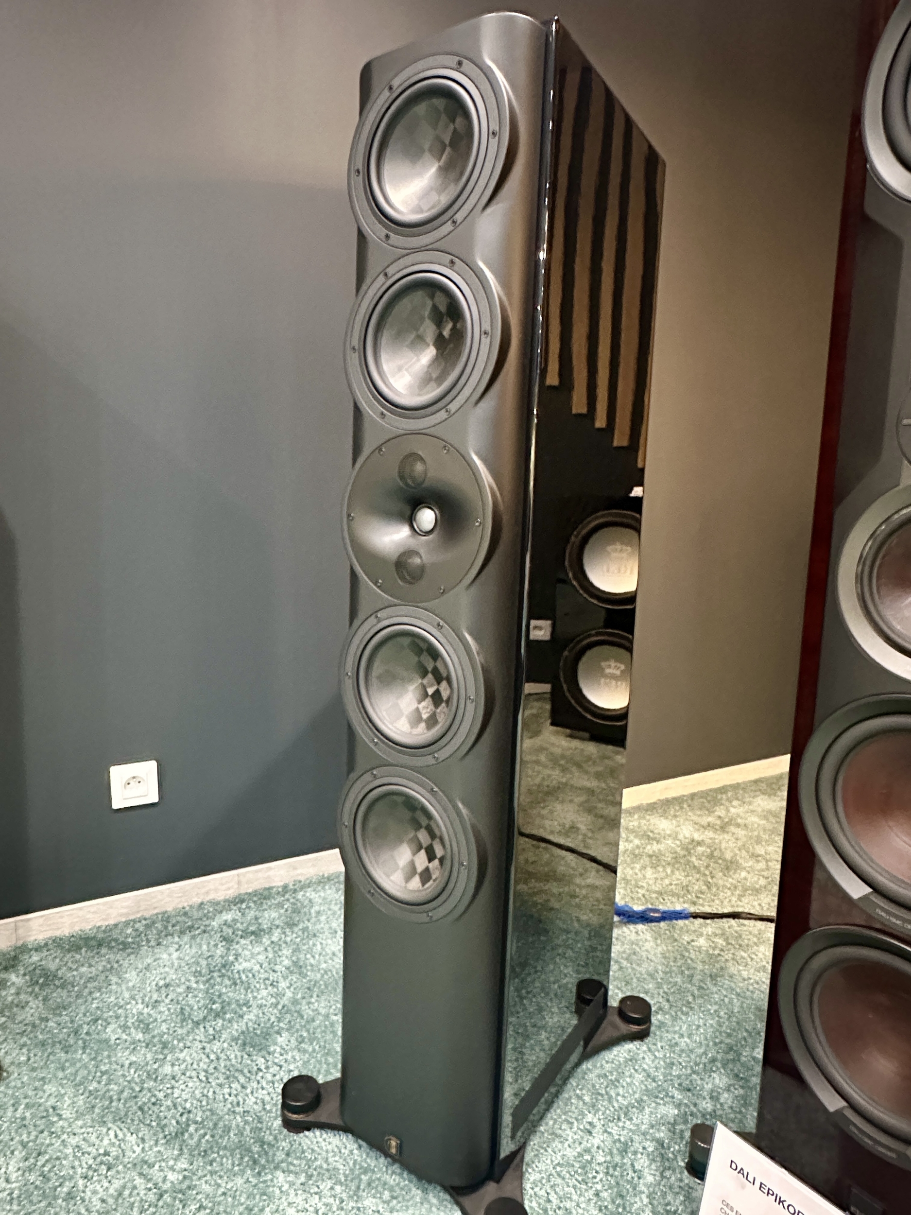 CHAÎNE PERLISTEN S7T, CAISSON REL 212 SX, ESOTERIC N-05XD, ESOTERIC S-05, ESPRIT ETERNA HP G9 2X3M, ESPRIT VOLTA, ESPRIT ETERNA SECTEUR X3, ESPRIT ETERNA XLR 1M