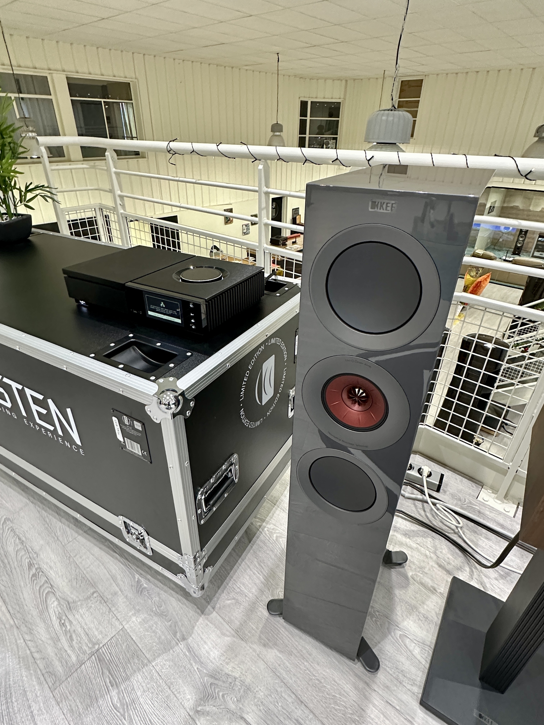 CHAÎNE NAIM UNITI STAR & KEF R7 META ÉDITION SPÉCIALE TITANIUM  DE JANVIER 2025