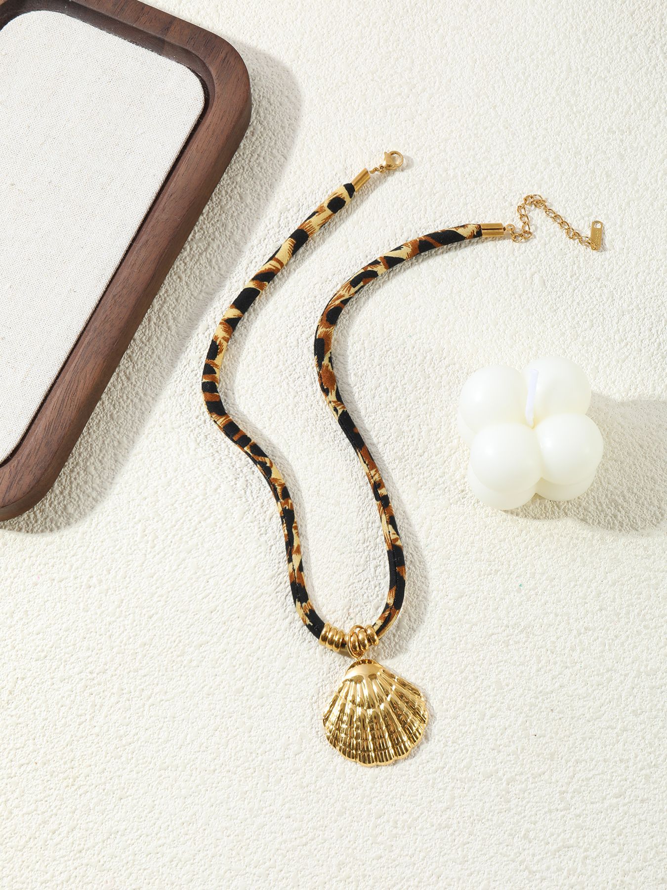 Collier acier inoxydable léopard doré femme 974 réunion idée cadeaux