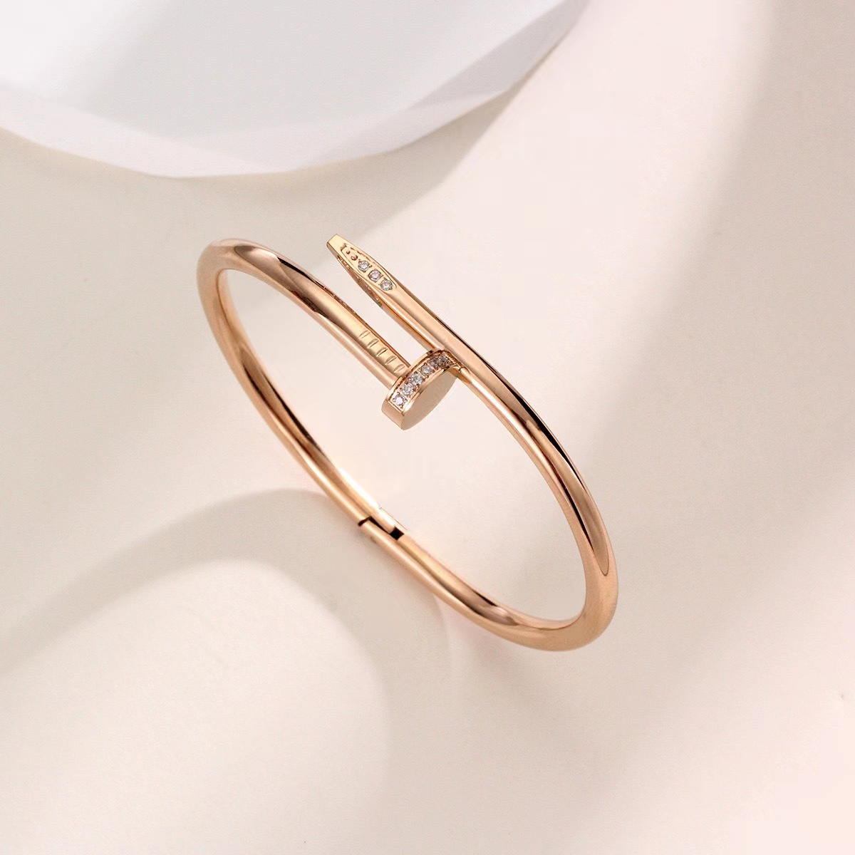 bracelet-jonc-acier-inoxydable-or-rose-diaman-femme-974-reunion-idee-cadeaux