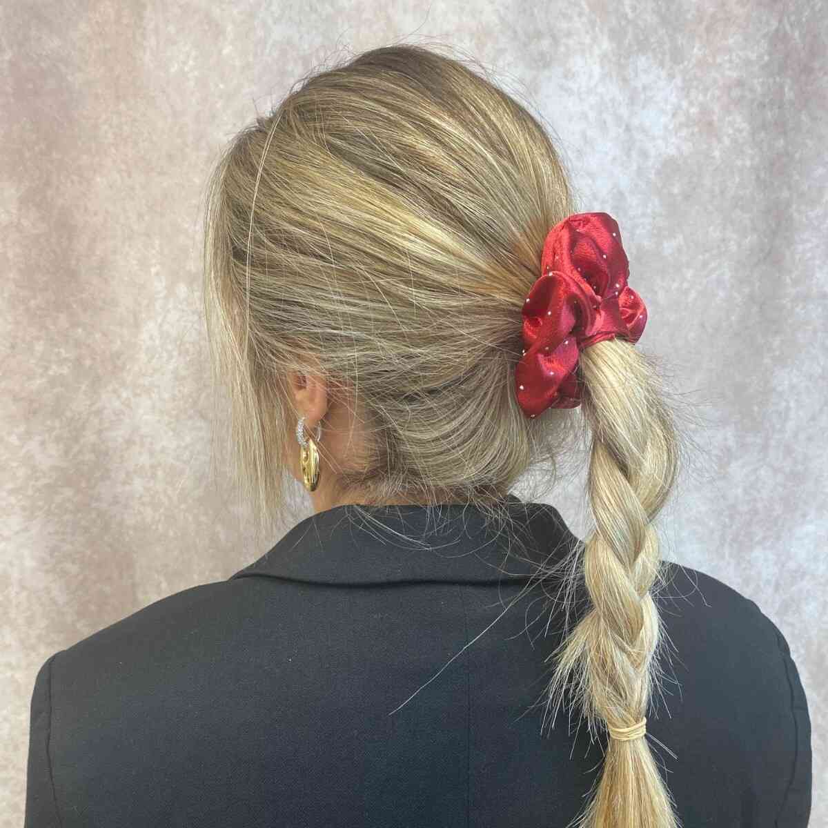 chouchou cheveux satiné rouge avec brillant 2