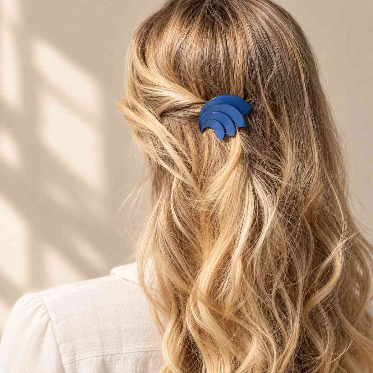 barrette cheveux Coralie bleue portée