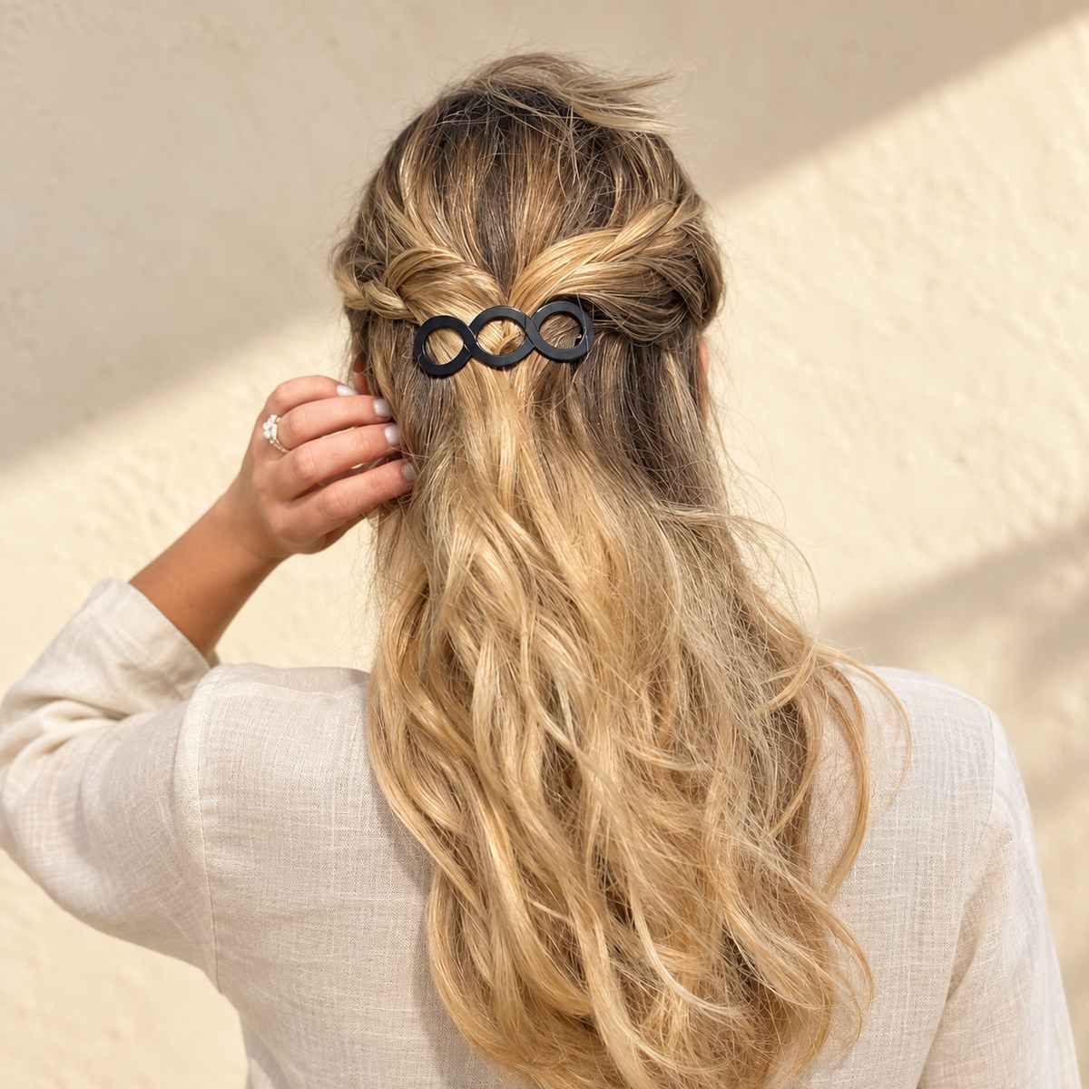barrette a cheveux emma noire portée