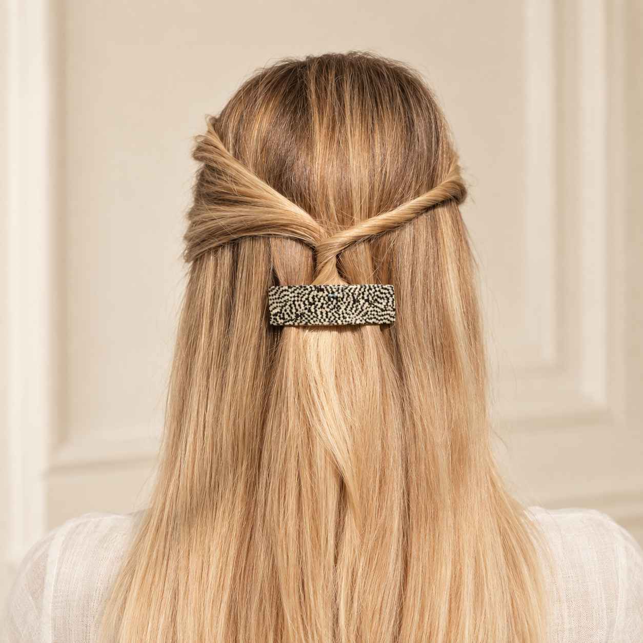 Barrette à cheveux Sophie opéra portée