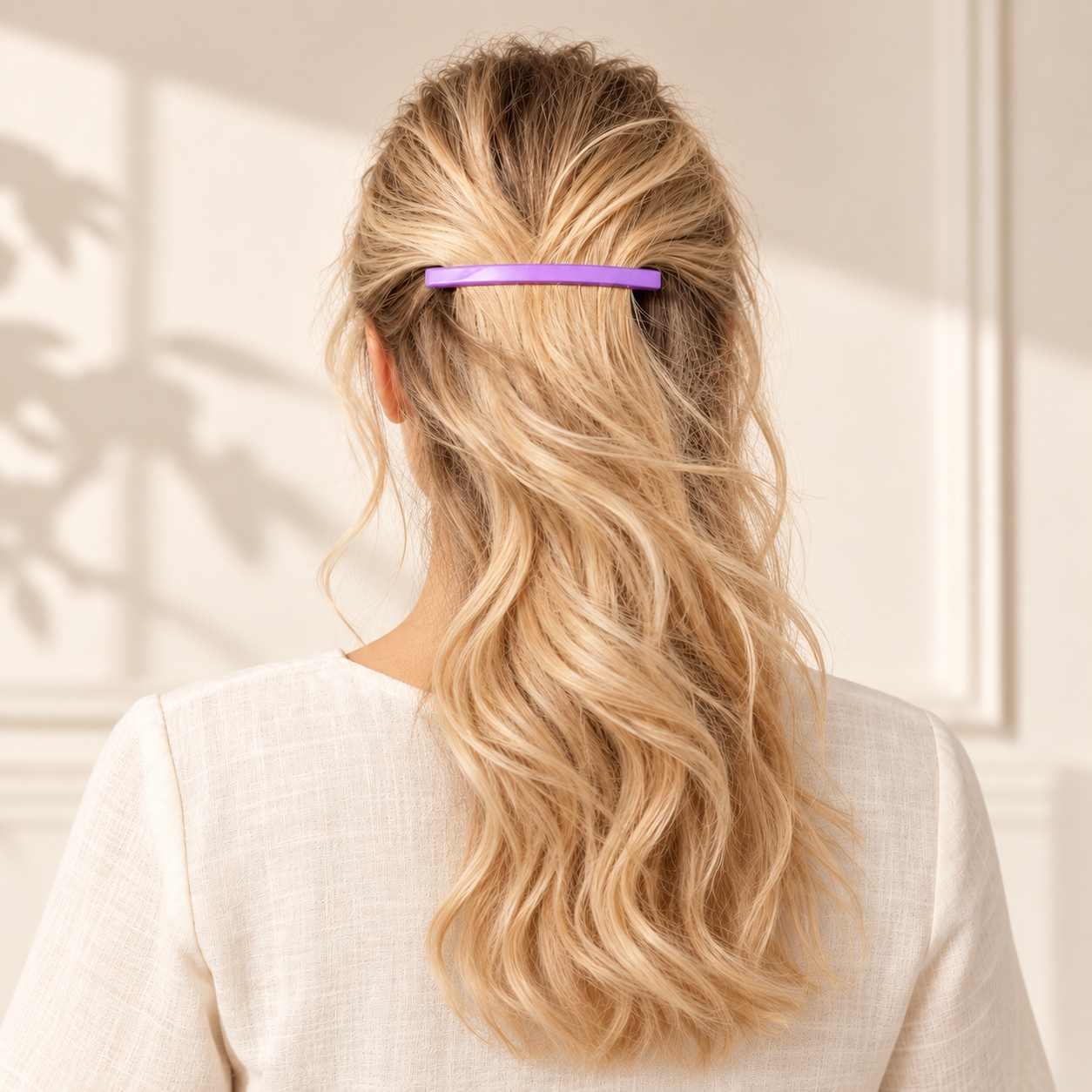Barrette à cheveux Carmen collection OPALE violette portée