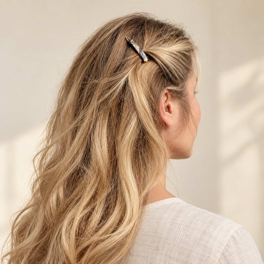 Barrette à cheveux Philomène onyx portée