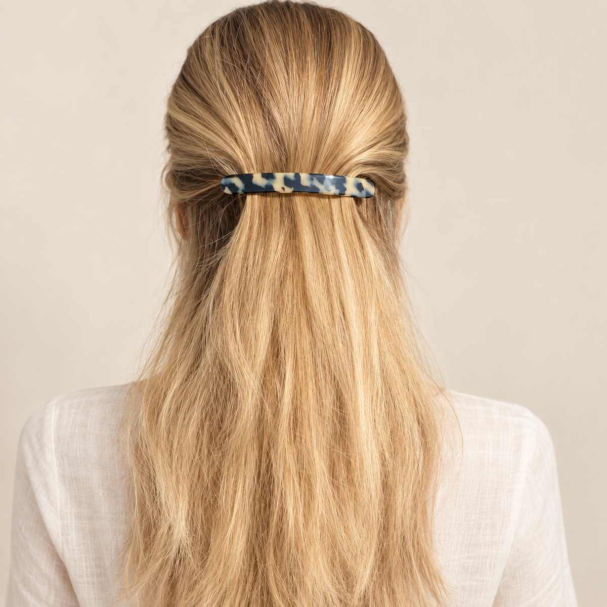 Barrette à cheveux Chantal portée