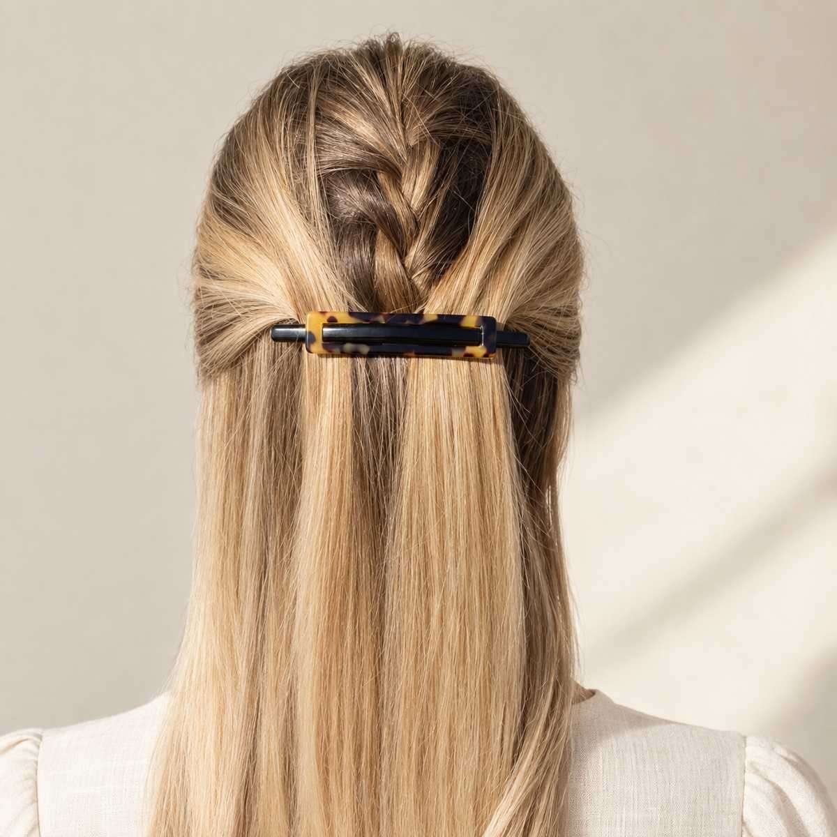 Barrette à cheveux Léonie portée