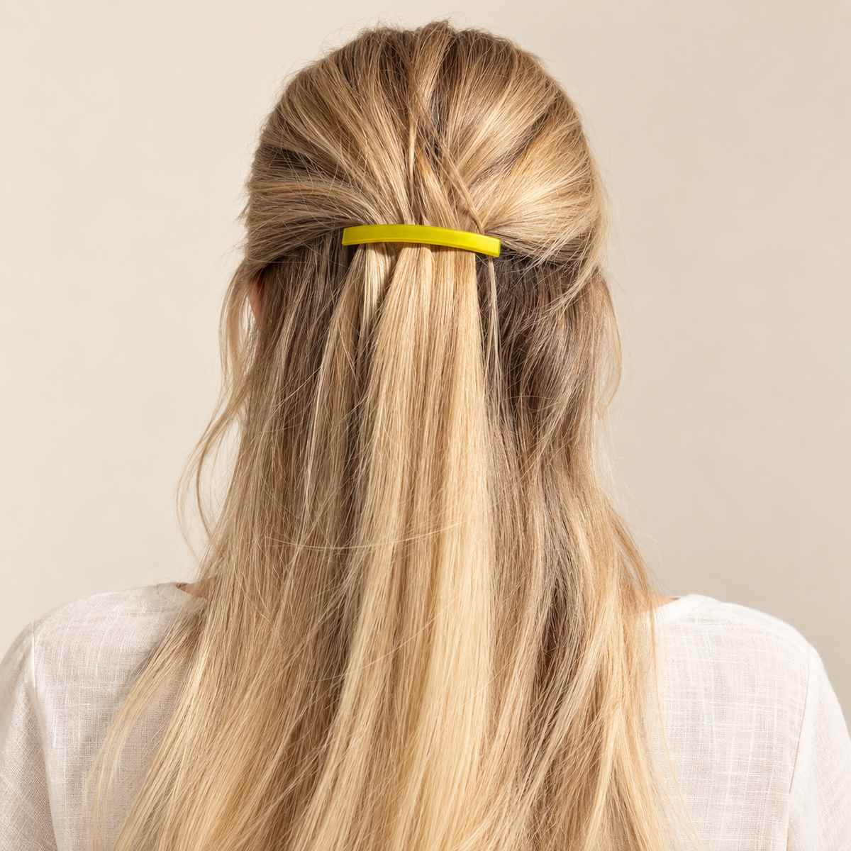 Barrette à cheveux Léa collection OPALE portée