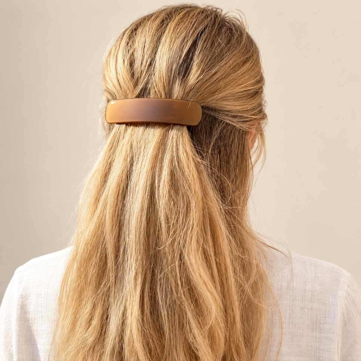 Barrette à cheveux Adélaïde portée