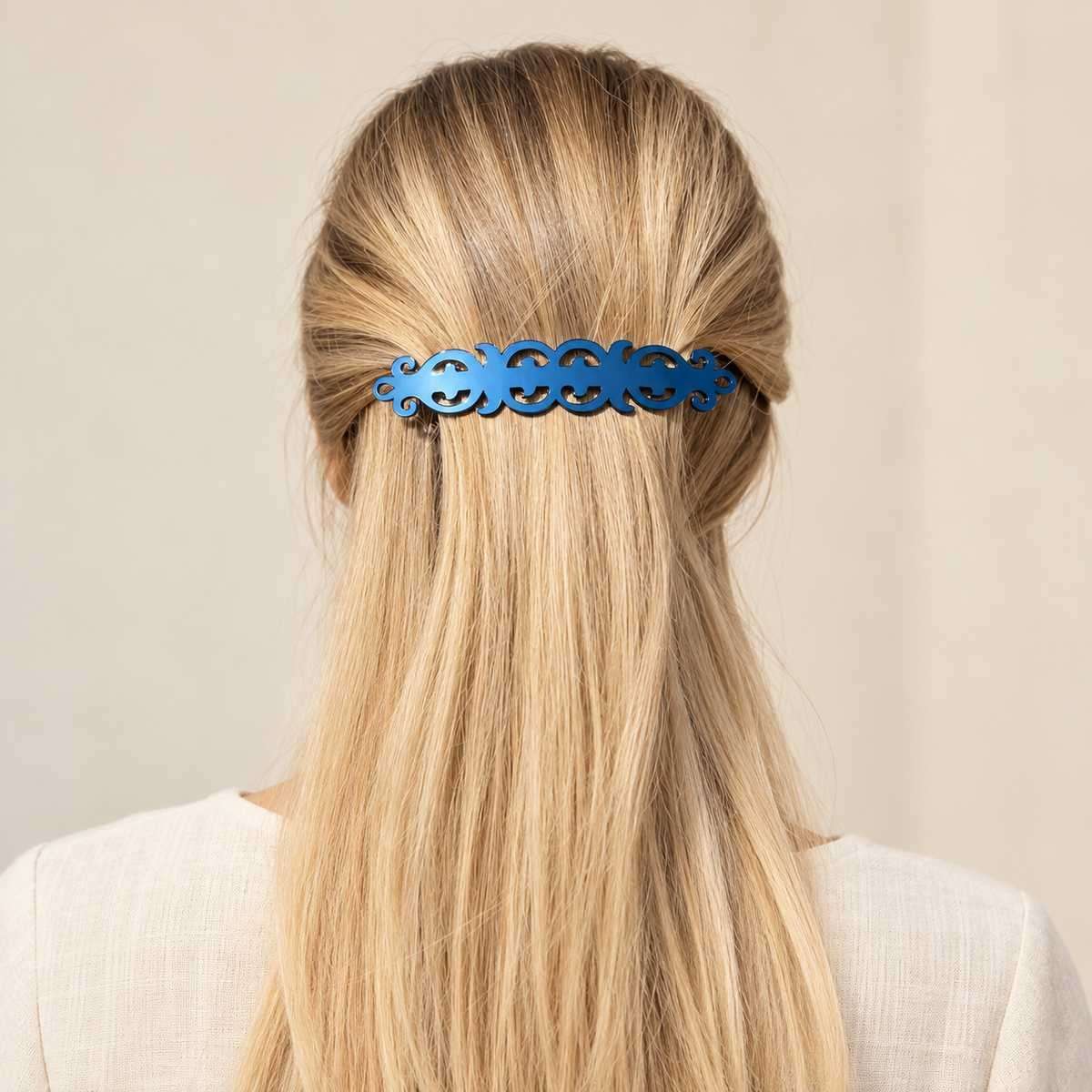 Barrette à cheveux Julie collection OPALE portée