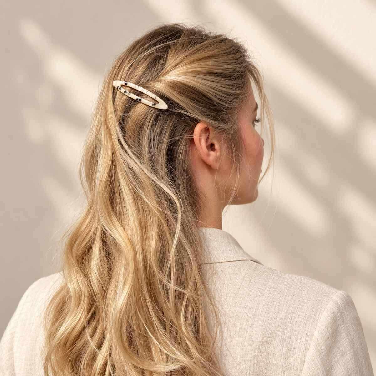 Barrette à cheveux Laurence portée