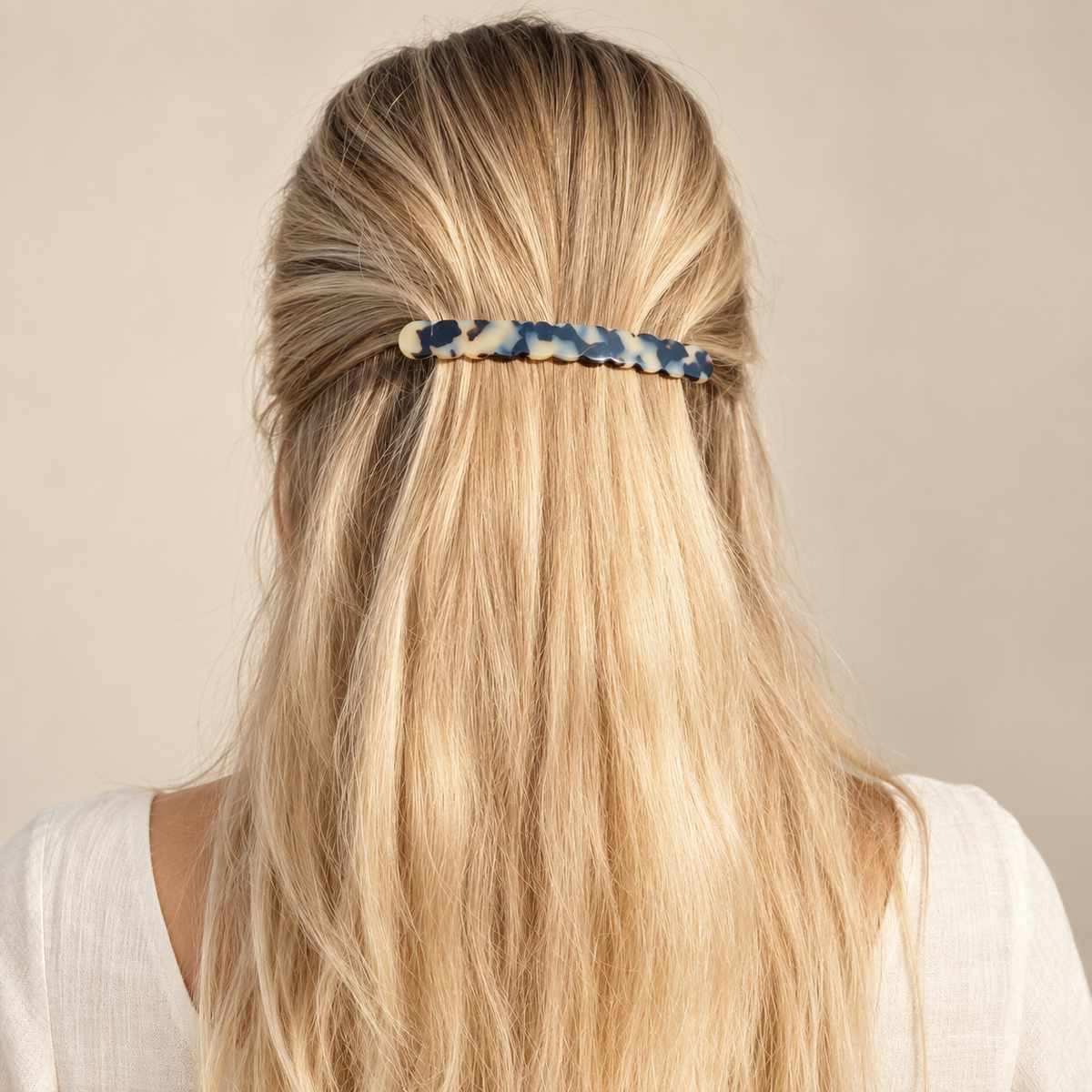 Barrette à cheveux Paula portée