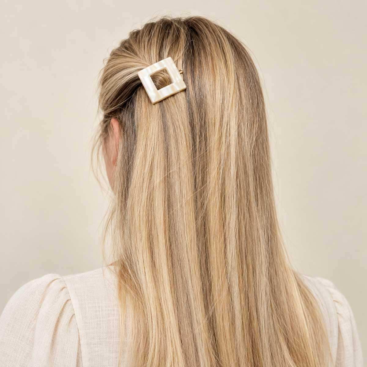 Barrette à cheveux Magalie portée