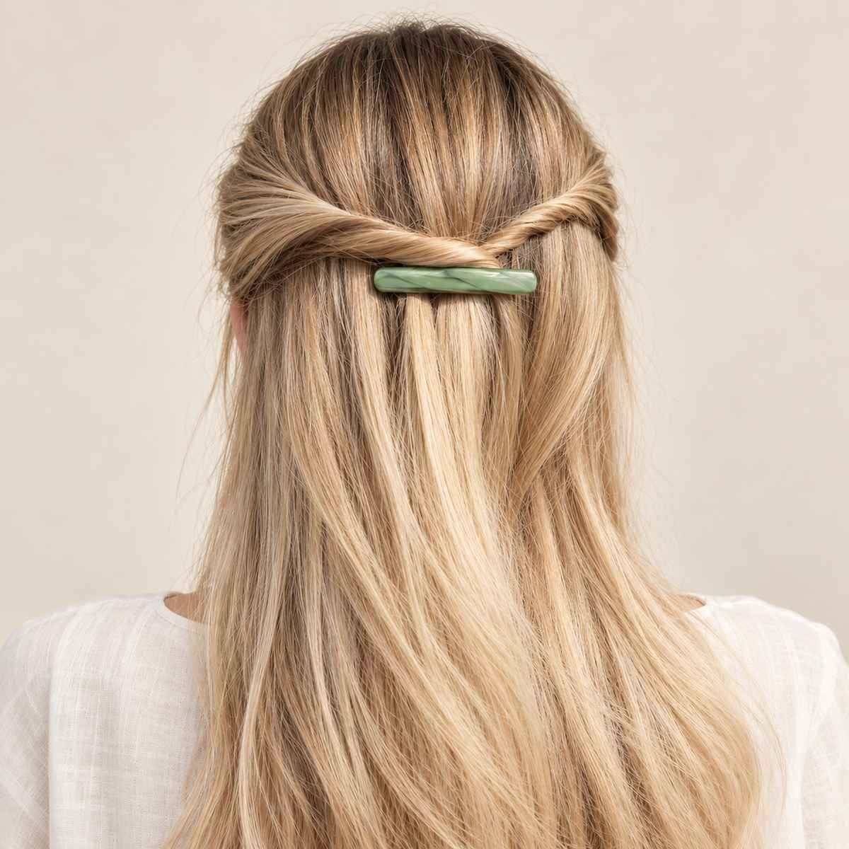 Barrette à cheveux Marguerite portée