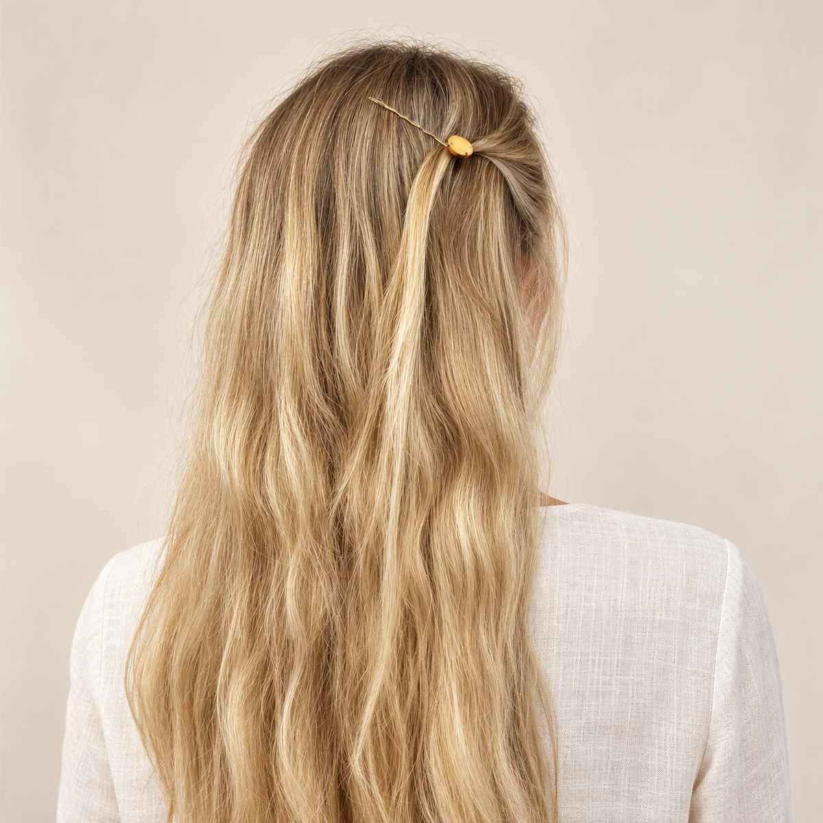 Barrette à cheveux Ambre portée