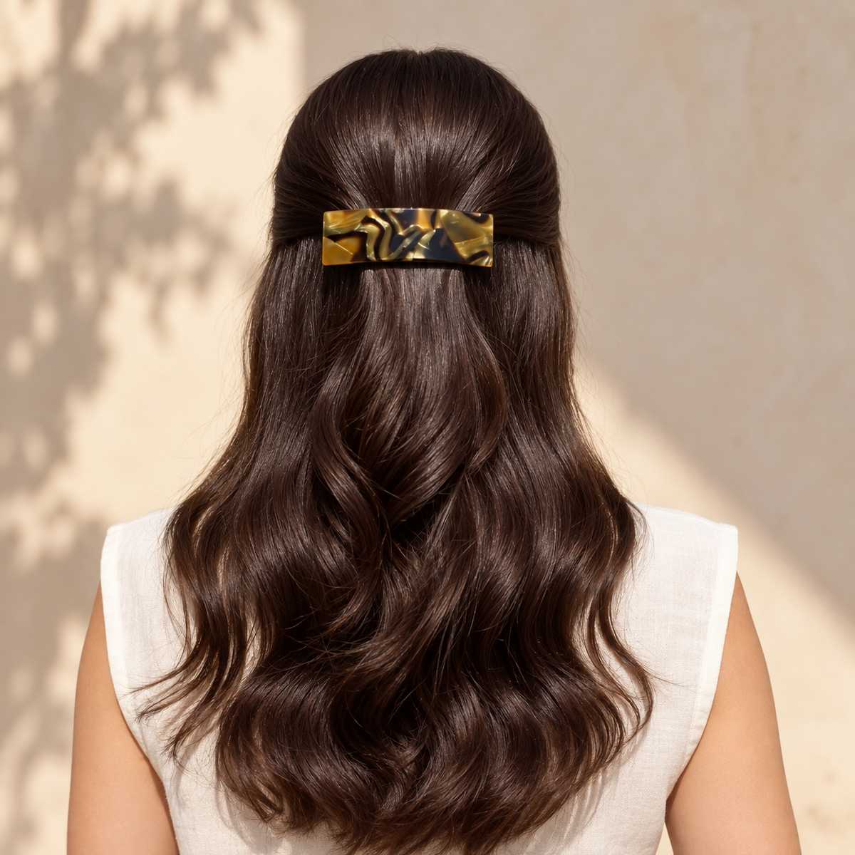 Grande Barrette à Cheveux Hortance Collection CORNE portée