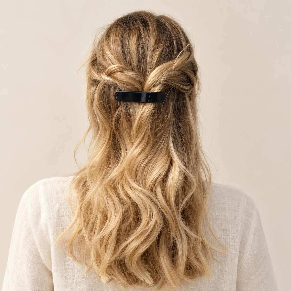 Barrette à cheveux Rosalie Noire portée